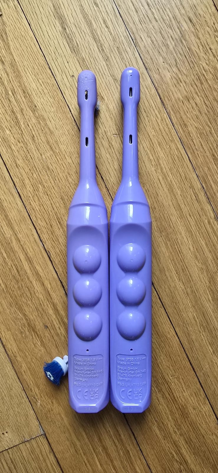 Oral-B Kids Battery Power Electric Toothbrush Featuring Disney's Frozen for Children and Toddlers age 3+, Soft (Characters May Vary) customer photo 1