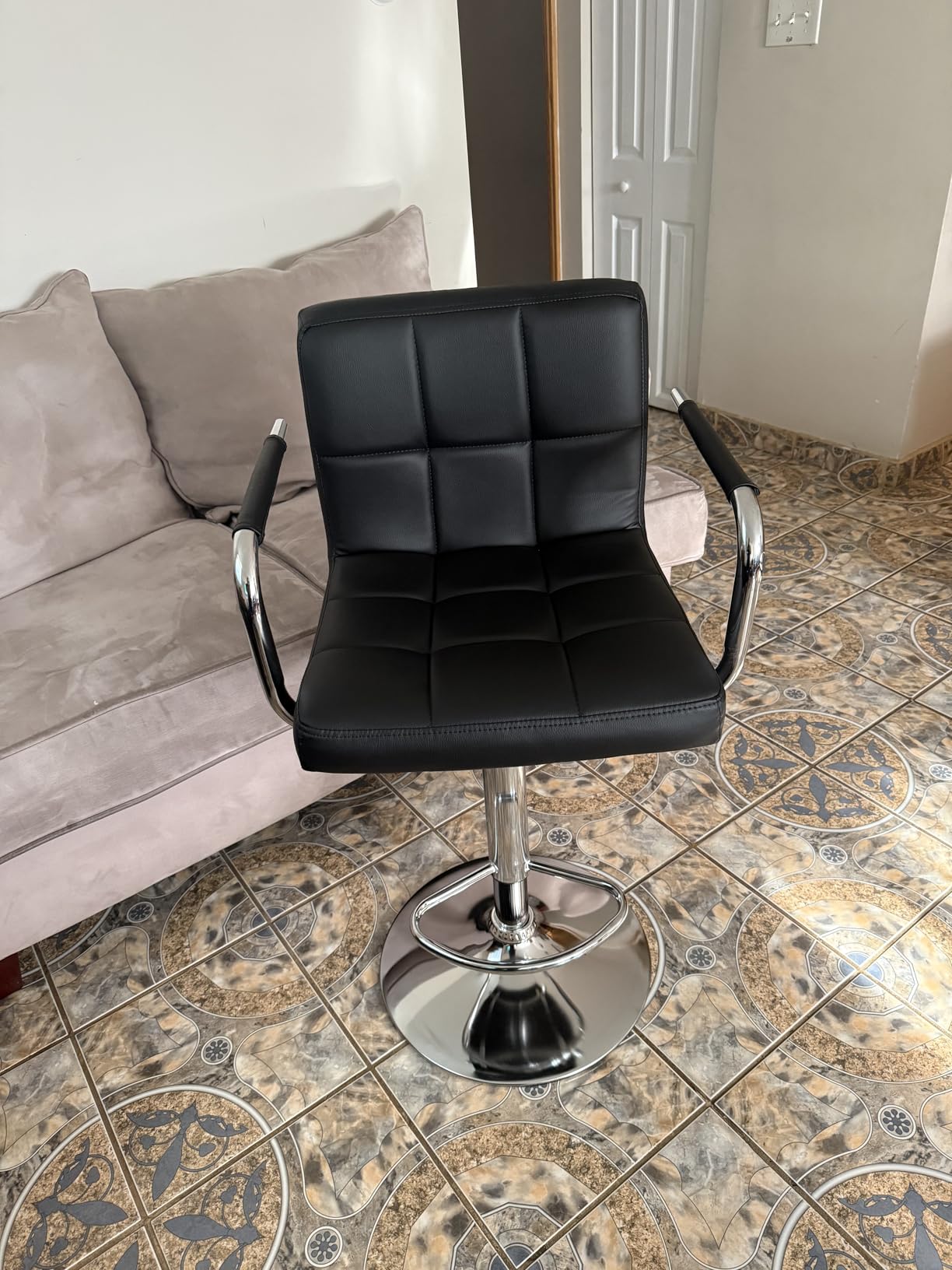 Yaheetech Bar Stools Set of 2, Swivel with Backs, Adjustable Height, Black customer photo 2