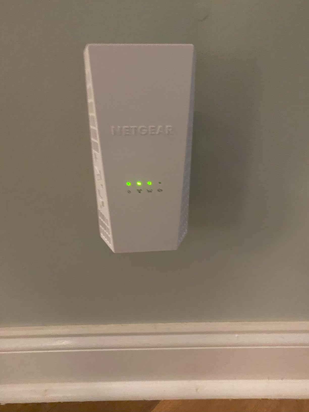 NETGEAR WiFi Mesh Range Extender (EX6400) - Add up to 2,100 sq. ft., 35 Devices - AC1900 Dual Band Wireless Signal Booster & Repeater (up to 1.9 Gbps Speed), Smart Roaming customer photo 1