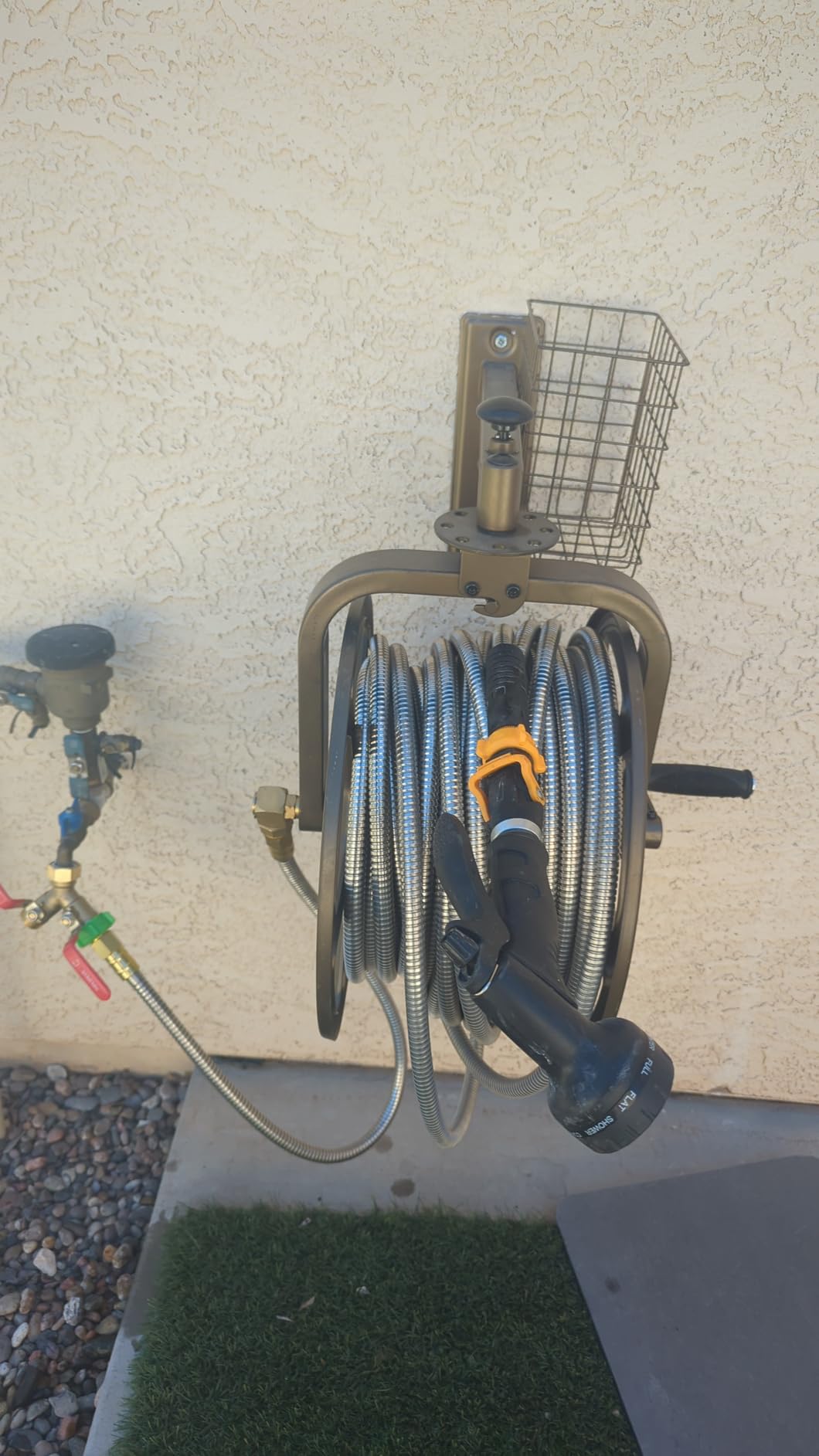 Liberty GARDEN 712 Single Arm Navigator Multi-Directional Garden Hose Reel, Holds 125-Feet of 5/8-Inch Hose, Bronze customer photo 2