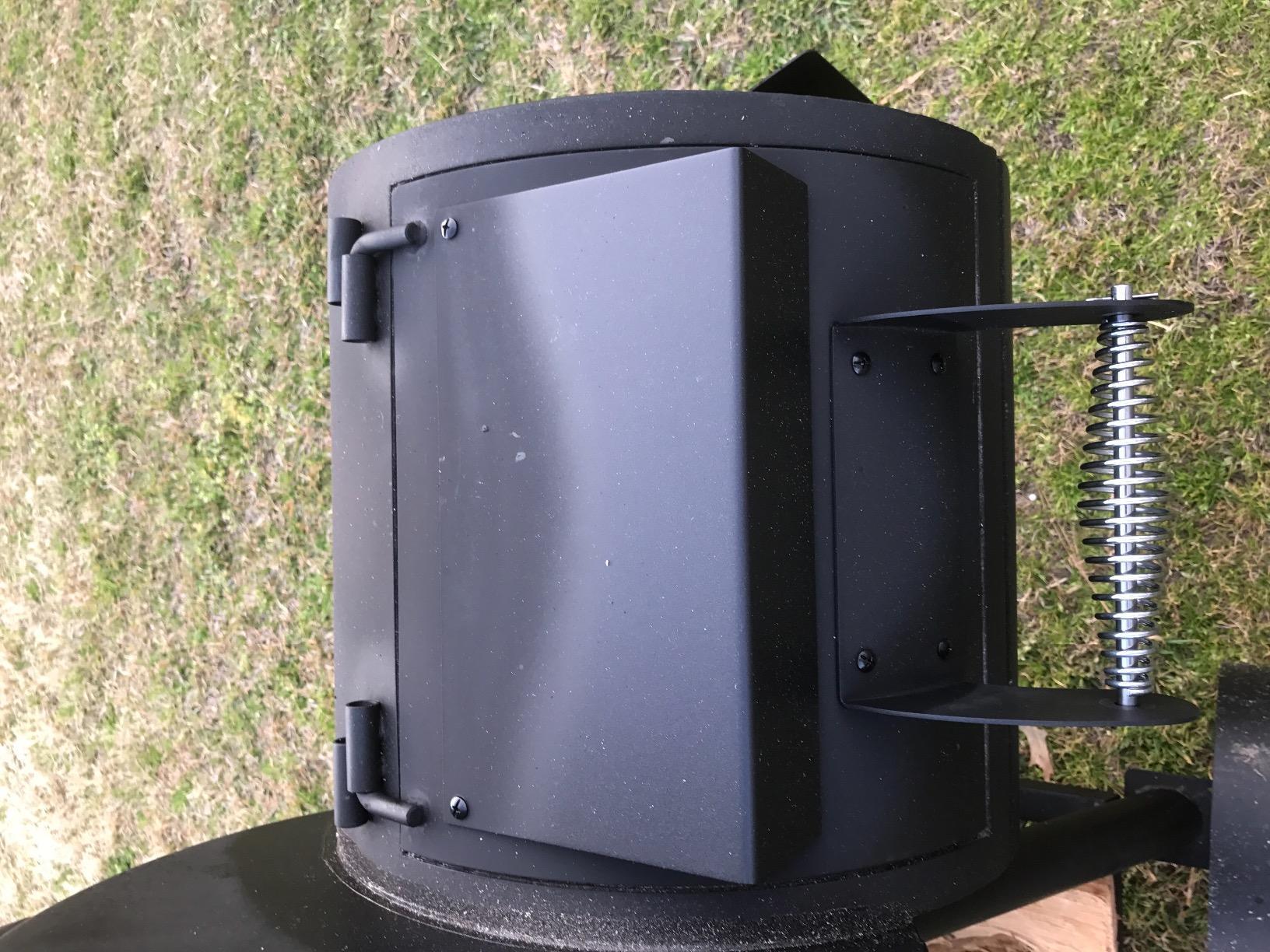 Oklahoma Joe's Highland Reverse Flow Smoker, Charcoal, Porcelain Coated Wire, Black customer photo 1