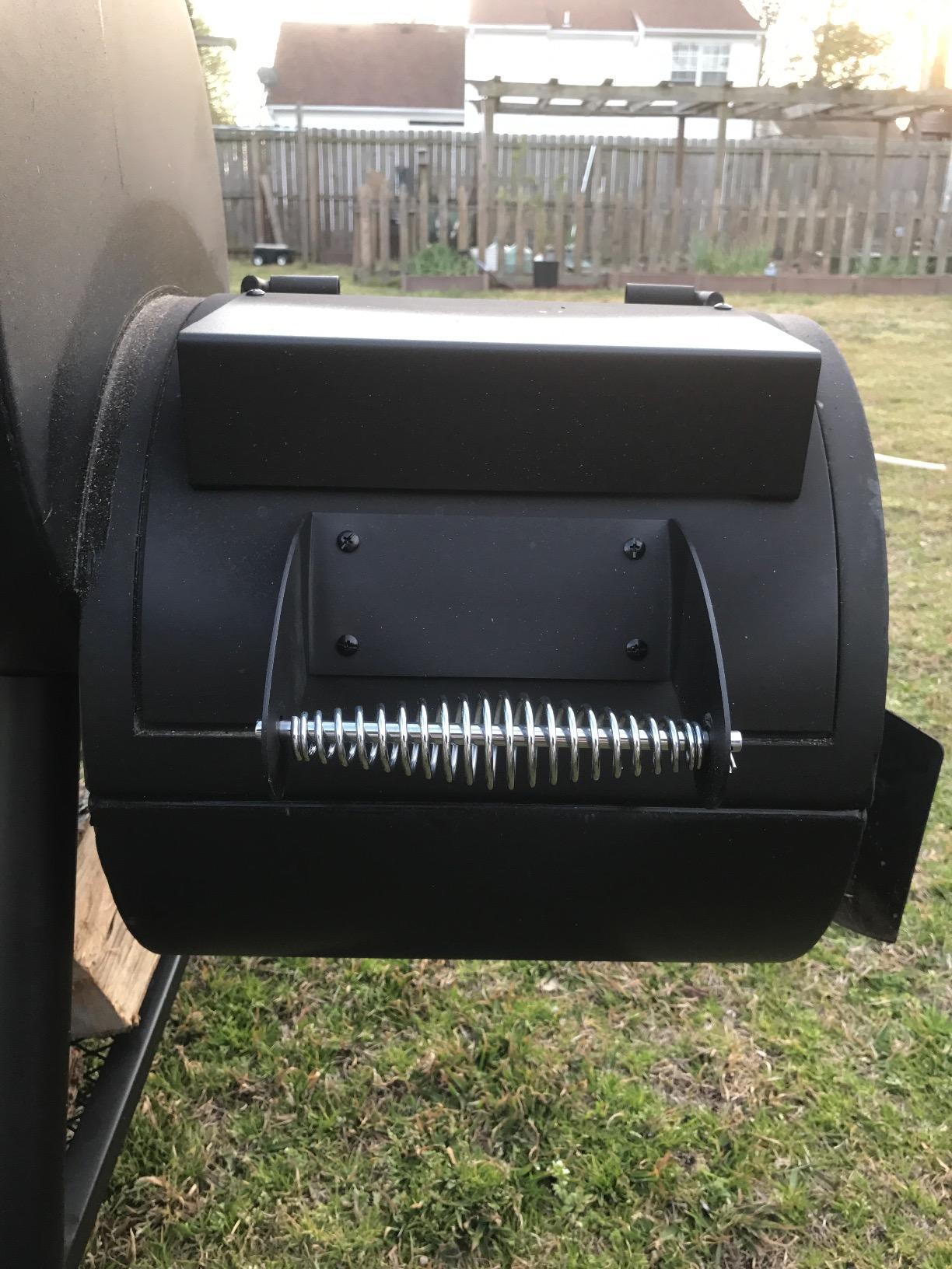 Oklahoma Joe's Highland Reverse Flow Smoker, Charcoal, Porcelain Coated Wire, Black customer photo 2