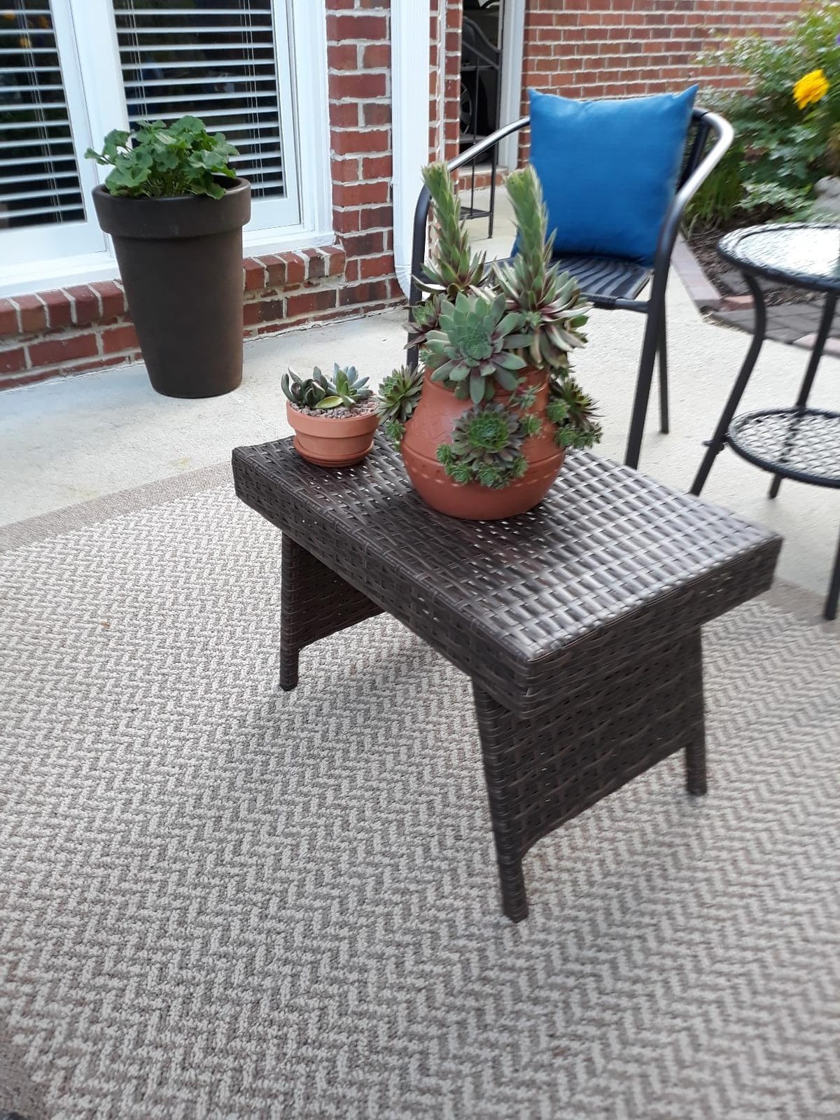 Tangkula Outdoor Folding Wicker Table, Heavy Duty Rattan Foldable Standing Coffee Side Table, for Patio Poolside Lawn Garden Balcony customer photo 2