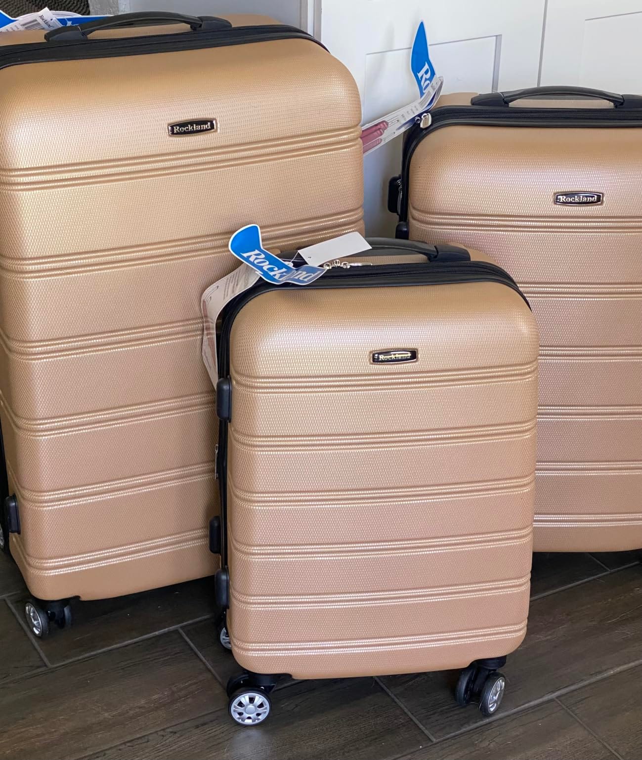 Rockland Melbourne Hardside Expandable Spinner Wheel Luggage, Two Tone Navy, Carry-On 20-Inch customer photo 1