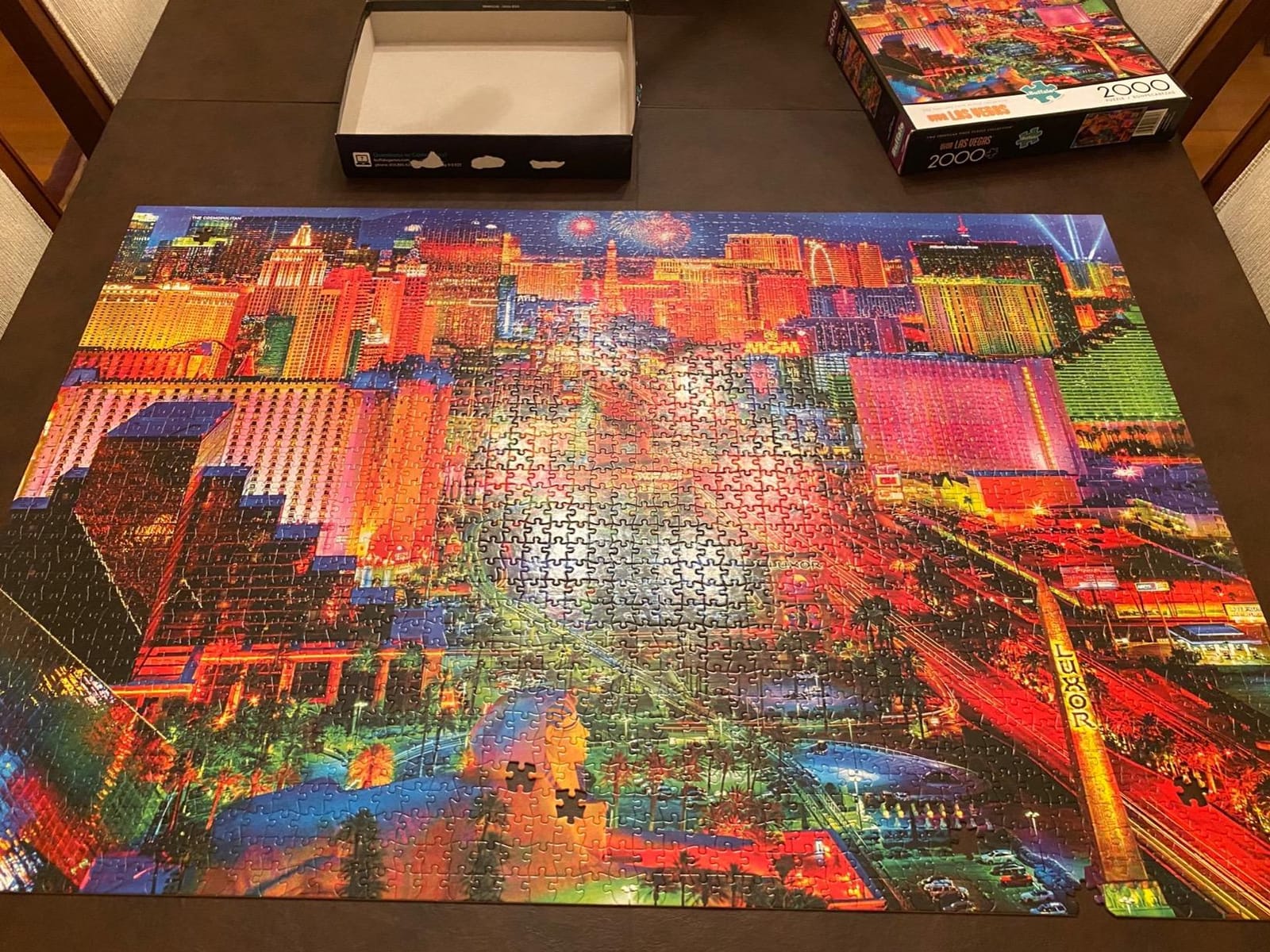 Buffalo Games - Lars Stewart - Viva Las Vegas - 2000 Piece Jigsaw Puzzle For Adults - Challenging Puzzle Perfect for Game Nights - Finished Size is 38.50 x 26.50 customer photo 2