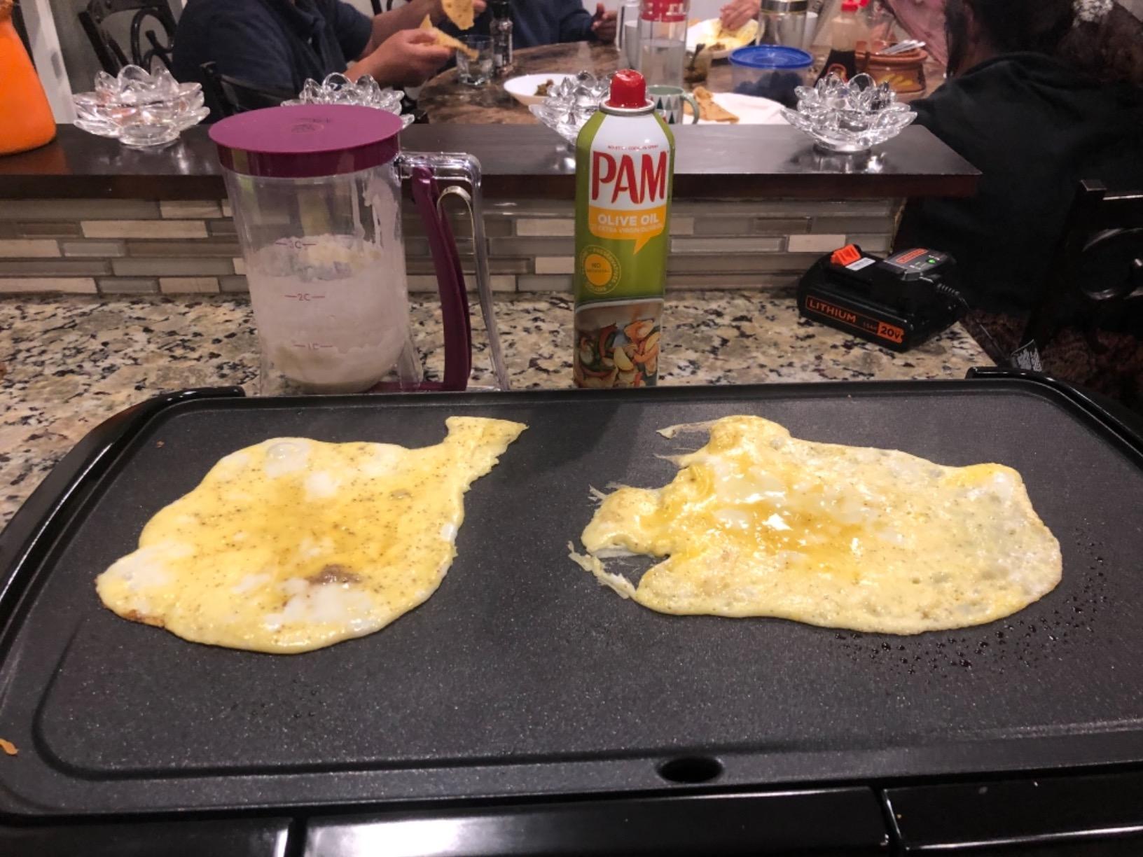BLACK+DECKER 8-Serving Electric Griddle with Warming Tray, Family-size electric griddle with nonstick surface customer photo 2
