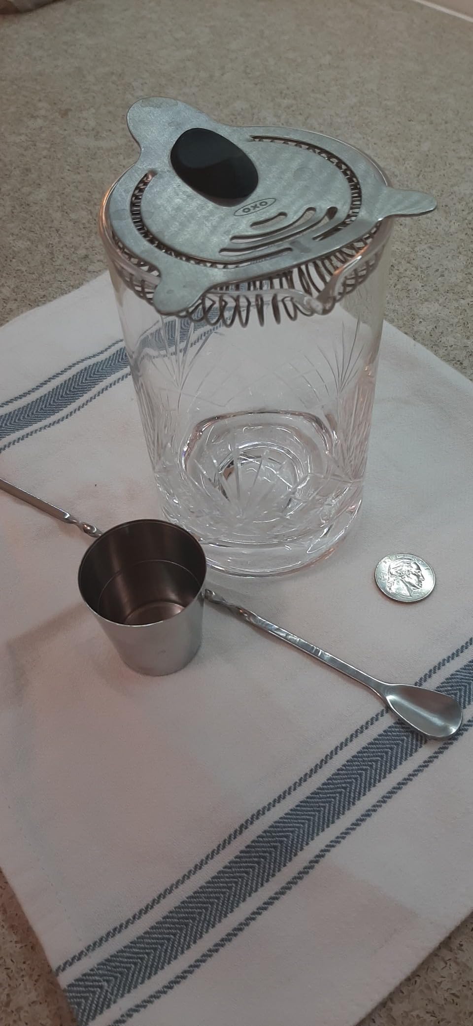 Mofado Crystal Cocktail Mixing Glass/Premium Cocktail Shaker 18oz(540ml) - Solid and Stable Thick Bottom/Professional Quality Bartender Tool for Stirring Cocktails - Gift for Christmas, Birthday customer photo 1