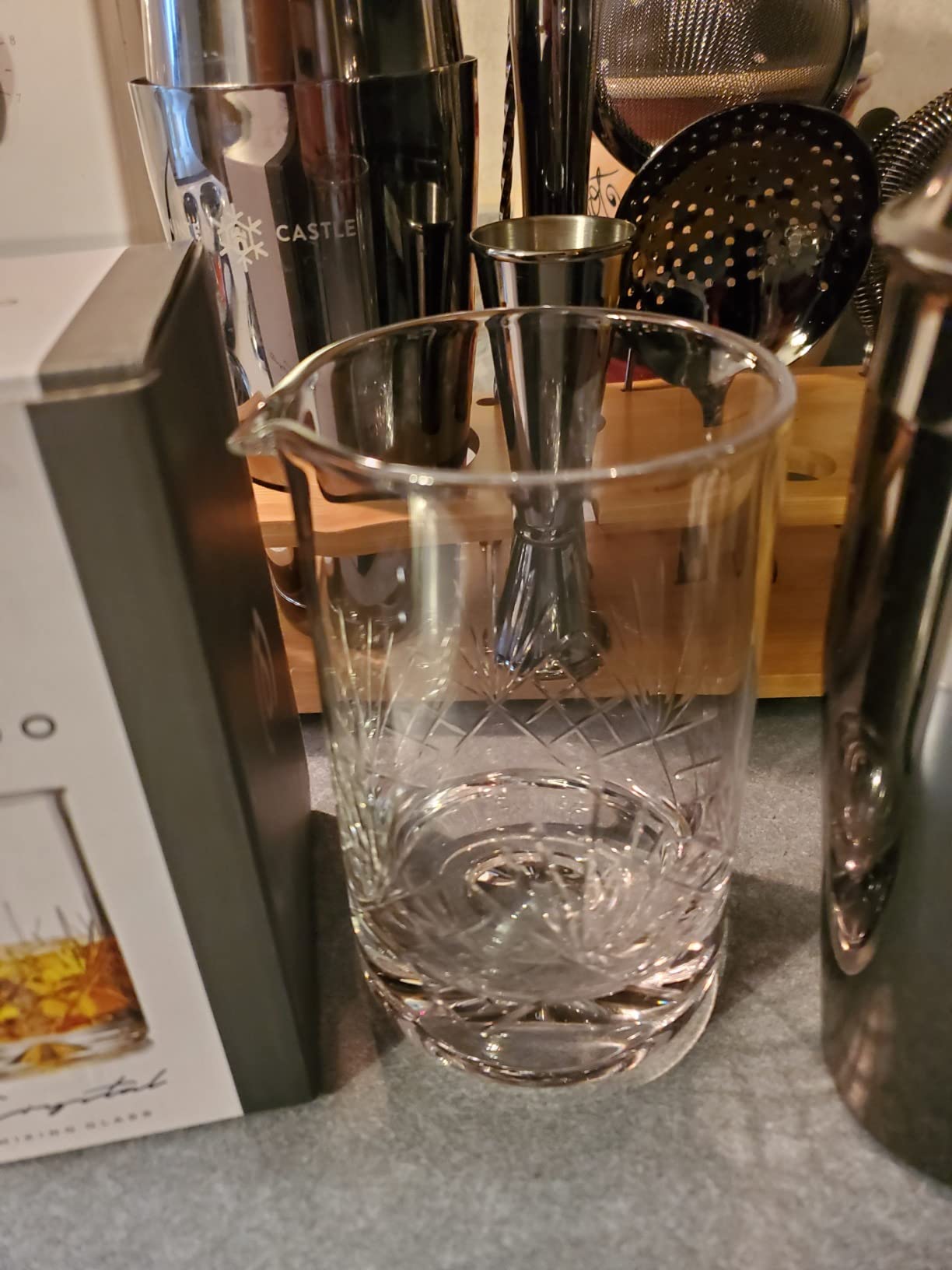 Mofado Crystal Cocktail Mixing Glass/Premium Cocktail Shaker 18oz(540ml) - Solid and Stable Thick Bottom/Professional Quality Bartender Tool for Stirring Cocktails - Gift for Christmas, Birthday customer photo 2