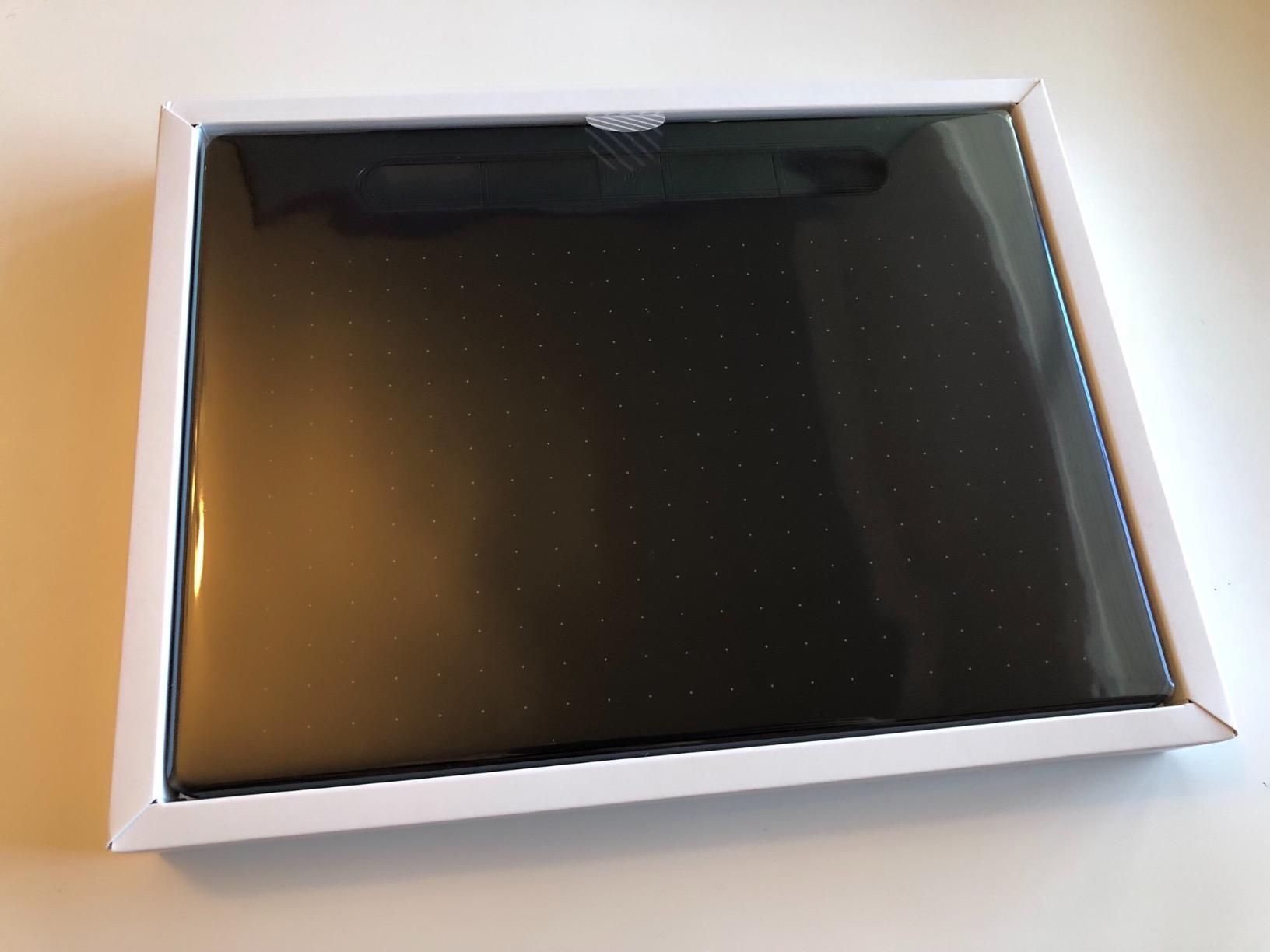Wacom Intuos Medium, Bluetooth Graphic Drawing Tablet with Pen + Software | Battery-free pen, 4 ExpressKeys for shortcuts, works with Mac, Windows & Chromebook; Ideal for creators, students & teachers customer photo 1
