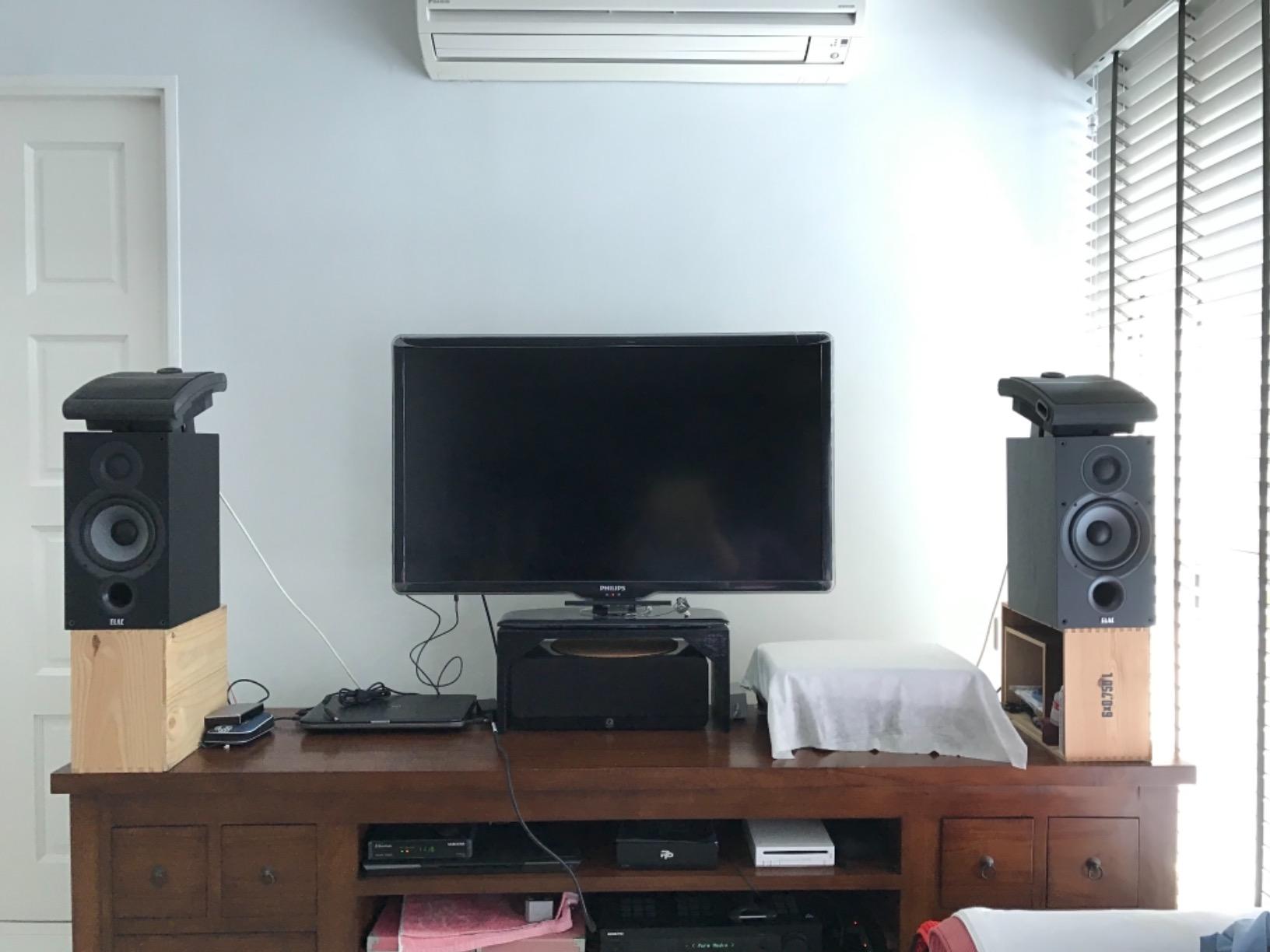 ELAC Debut 2.0 B5.2 Bookshelf Speakers, Black (Pair) - 1” Cloth Dome Tweeter & 5.25” Aramid Fiber Woofer - 2-Way Bass Reflex - Up to 35,000 Hz Response customer photo 1