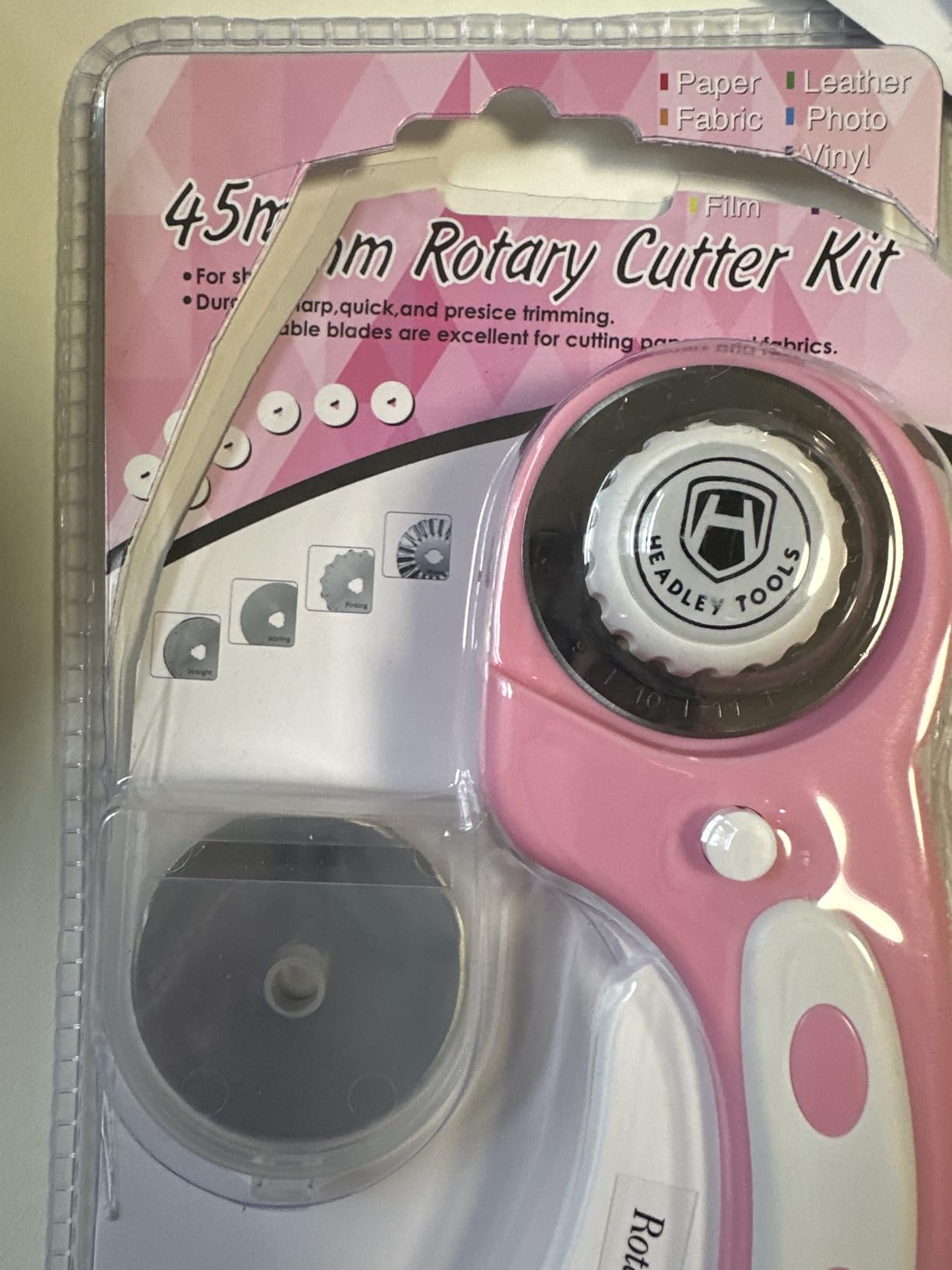 45mm Rotary Cutter with 5pcs Extra Blades, Ergonomic Handle Rolling Cutter with Safety Lock for Fabric, Leather, Crafting, Sewing, Quilting, Fabric Rotary Cutter Perfect for Left & Right Hand(Pink) customer photo 1