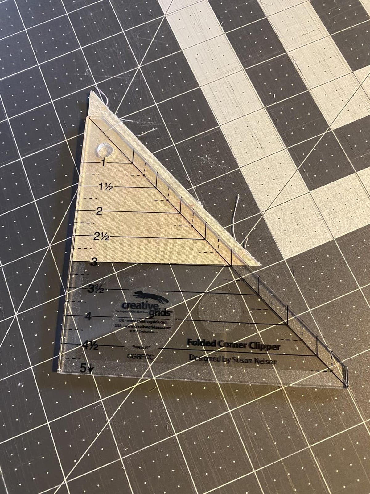 Creative Grids Folded Corner Clipper Quilt Tool – CGRFCC – Made in USA, 5in x 5in, Non-Slip Grip Acrylic Quilting, Sewing, Crafting, Patchwork Ruler & Template customer photo 1