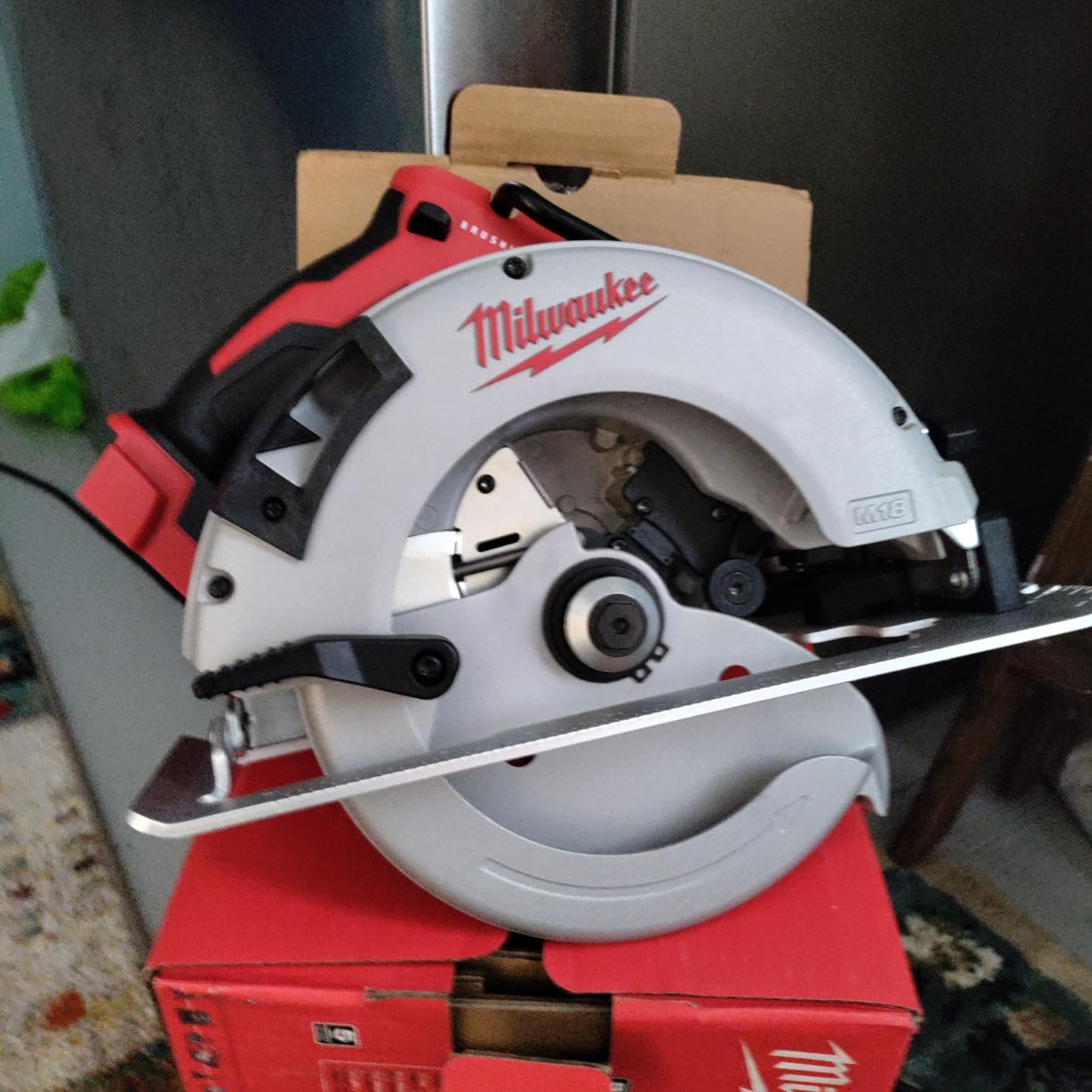 Milwaukee M18 BRUSHLESS 7-1/4
