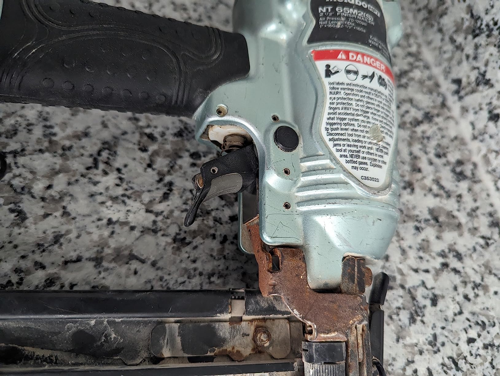 Metabo HPT 16 Gauge Finish Nailer, Lightweight 1-2.5in, NT65M2S | Pneumatic Power Nailers, Air Duster Included, Molding and Cabinetry Use, 3.7 lbs, Chair Rail Trim Work customer photo 2