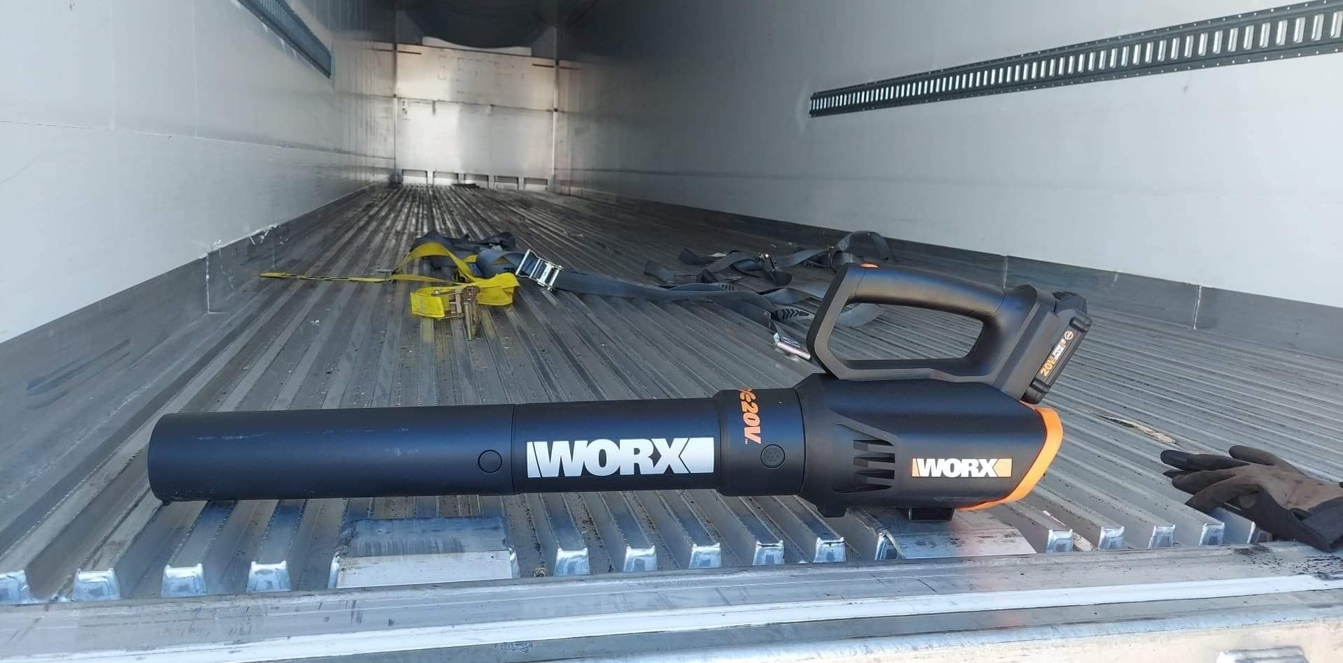 WORX Cordless Leaf Blower, 20V Electric Blower for Daily Lawn Care, WG547 customer photo 1