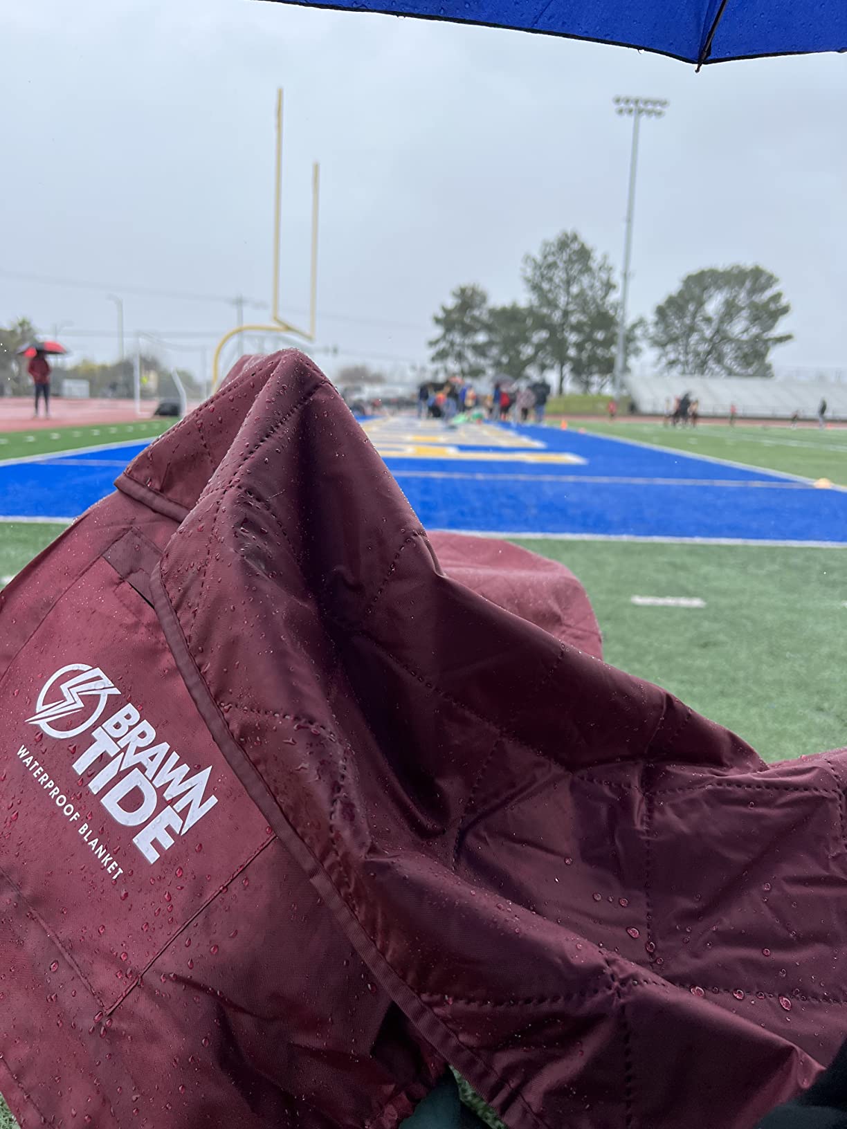 Waterproof Outdoor Blanket for Sporting Events - Warm, Dry & Comfortable | Ideal stadium blanket for sports spectators, picnics & camping. Keeps you warm & dry on cold, wet days. Easy to pack & clean. customer photo 1