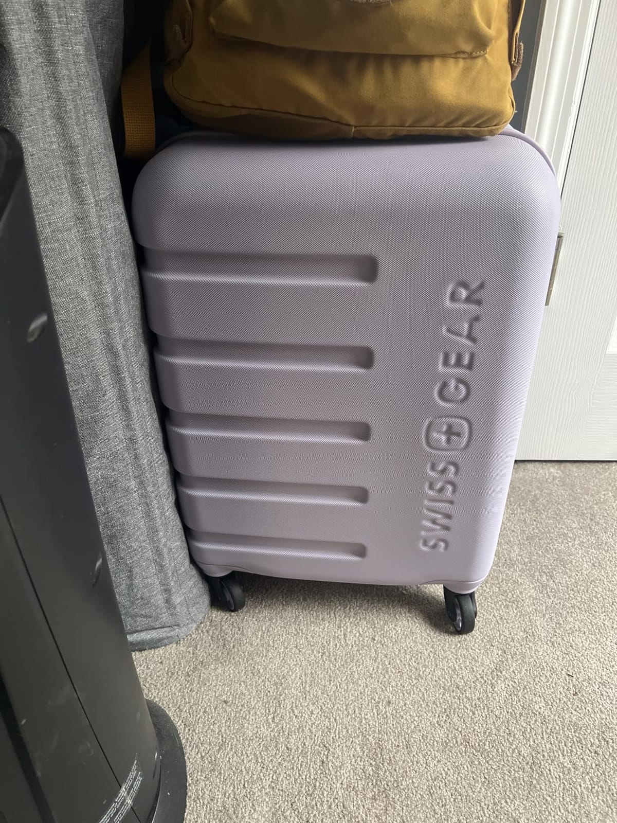 SwissGear 7366 Signature Hardside Expandable Luggage with Spinner Wheels, TSA Lock, Cup-Holder, Black, 3-Piece Set (19/23/27) customer photo 2
