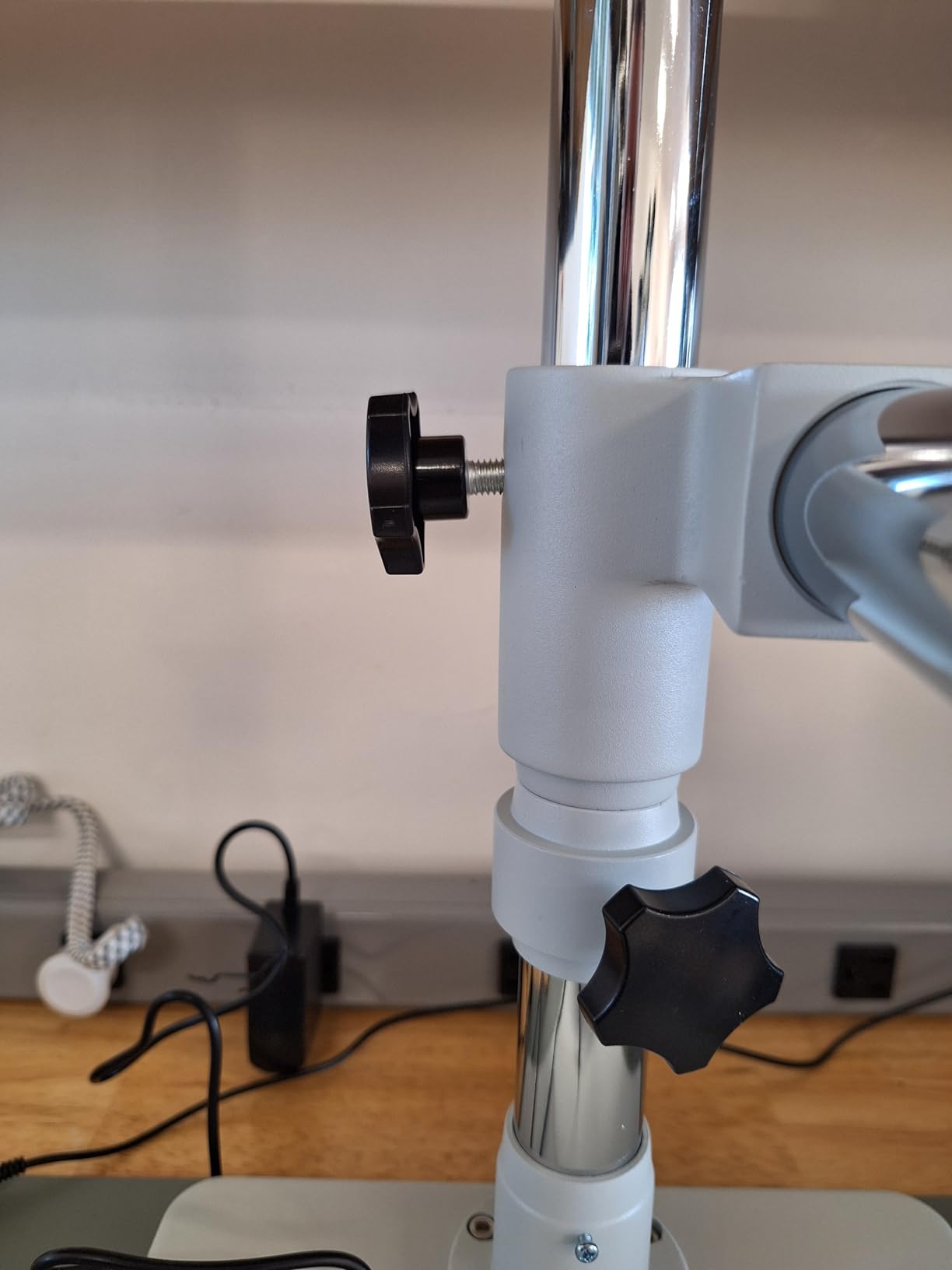 SWIFT S7 7X-45X Trinocular Stereo Microscope with Wide-Field 10X Eyepieces,0.7X-4.5X Zoom Objective Lens, Single-Arm Boom Stand, and 56-Bulb LED Ring Light customer photo 1