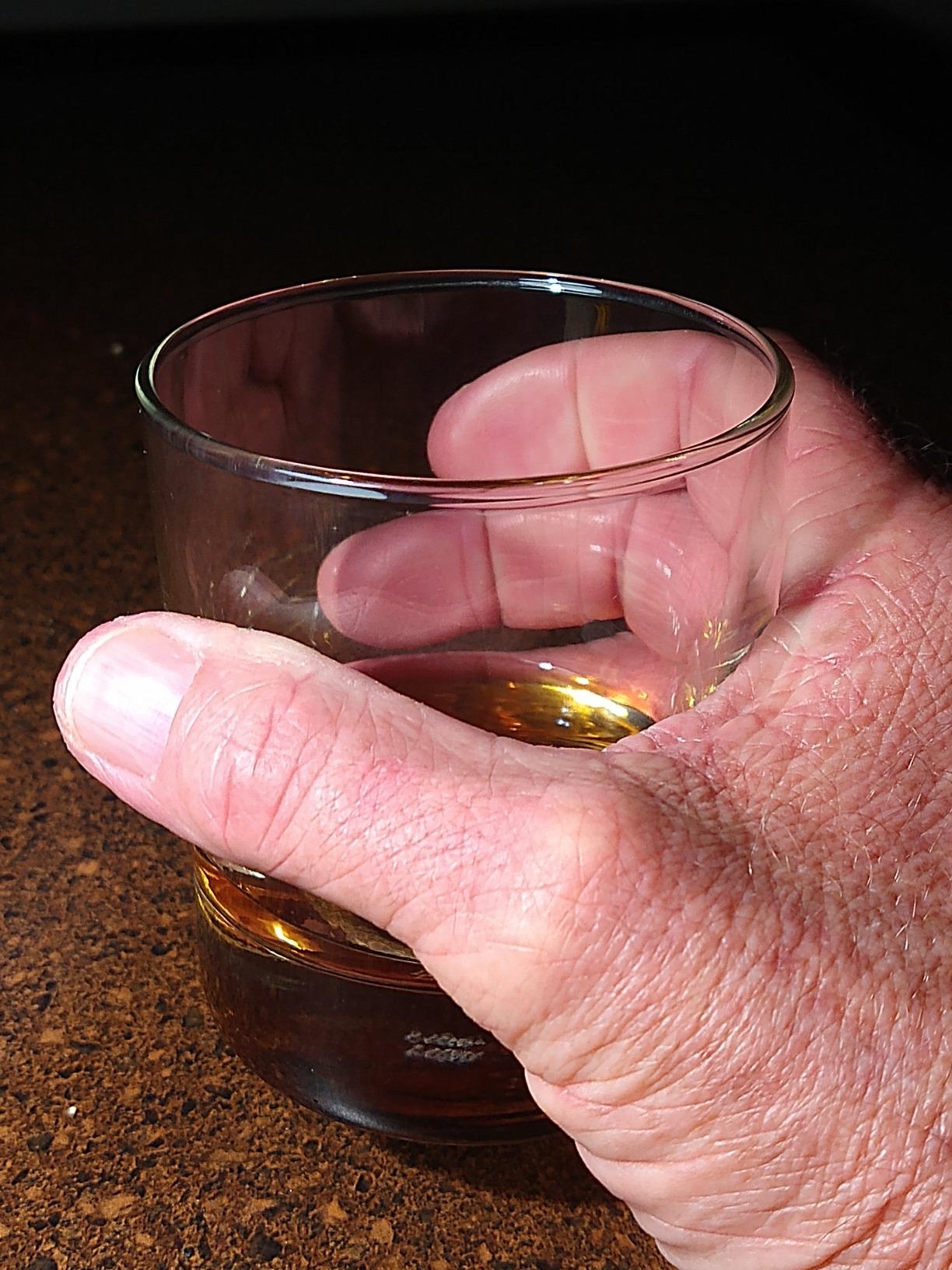 Whiskey Glasses,Set of 2,11 oz,Premium Scotch Glasses,Bourbon Glasses for Cocktails,Rock Style Old Fashioned Drinking Glassware,Perfect for Father's Day,Party,Bars,Gift, Restaurants and Home customer photo 2