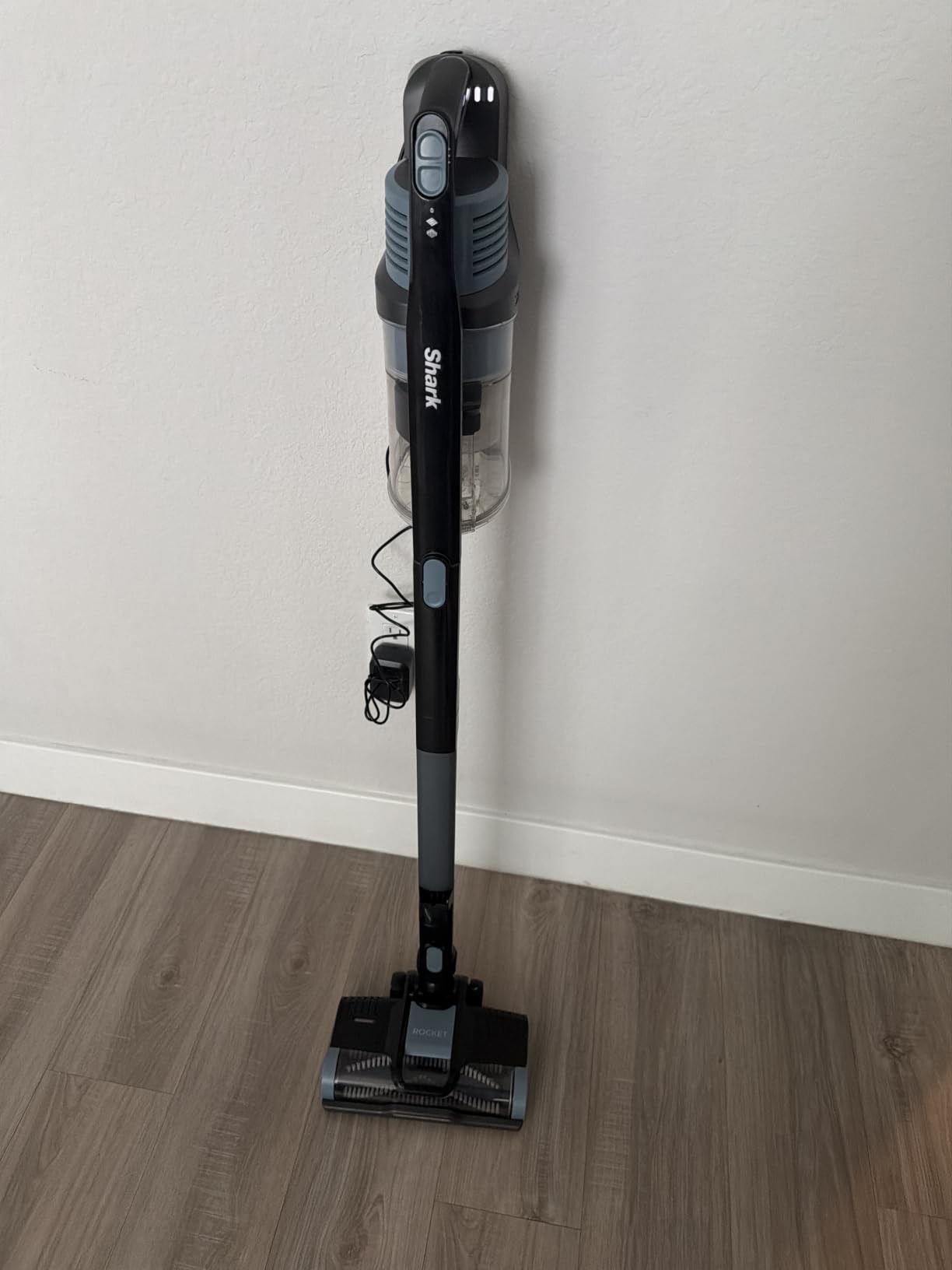 Shark Pet Cordless Stick Vacuum, Grey, IX141 | HyperVelocity Suction, XL Dust Cup, LED Headlights, Removable Handheld, Crevice & Pet Tool, 40-Min Runtime, Lightweight customer photo 2