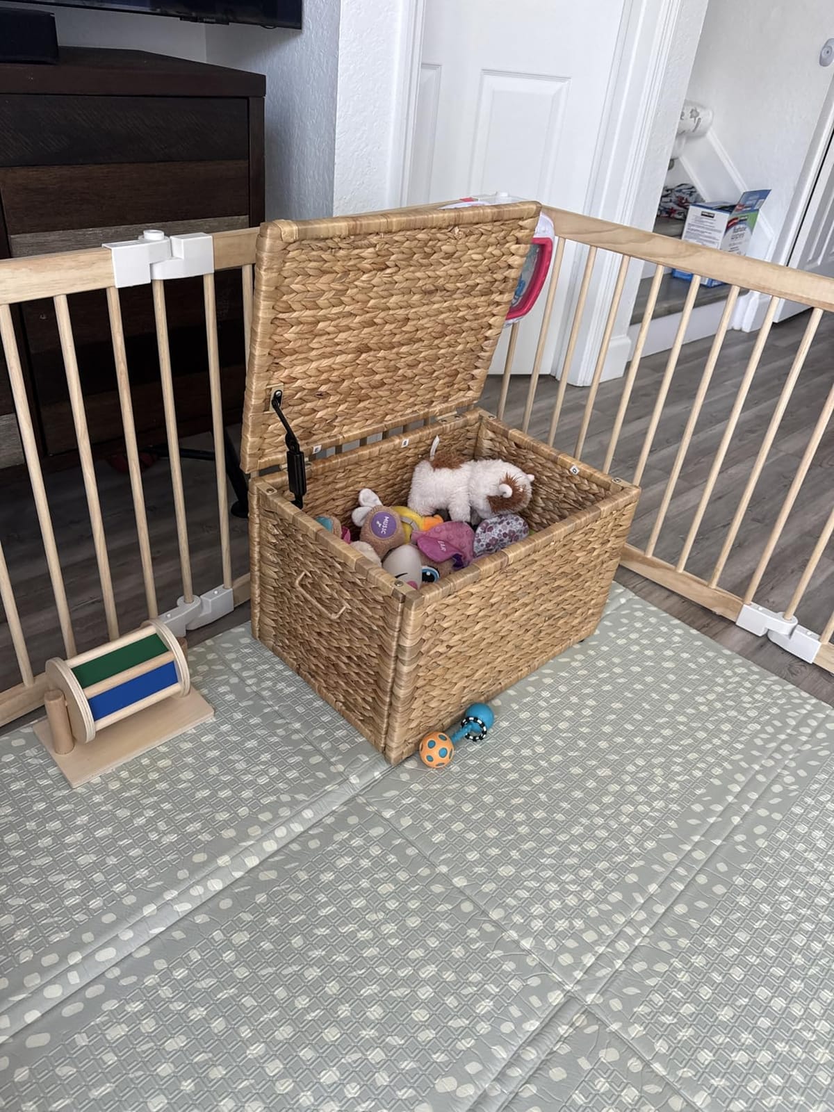 eHemco Water Hyacinth Wicker Storage Trunk, Natural, 30x17.5x17.5 Inches customer photo 1