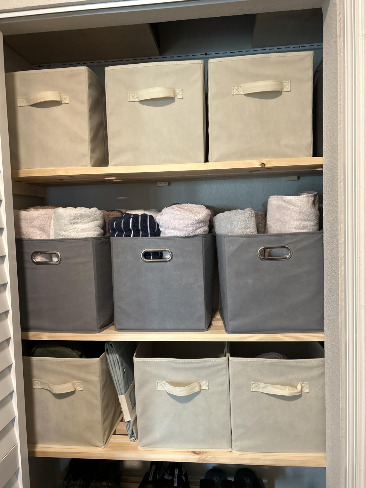 Amazon Basics Collapsible Cube Storage Bins, Space-Saving, Organizing Fabric Bins with Handles, 10.5 x 10.5 x 11 inches, Light Grey, 6-Pack customer photo 2