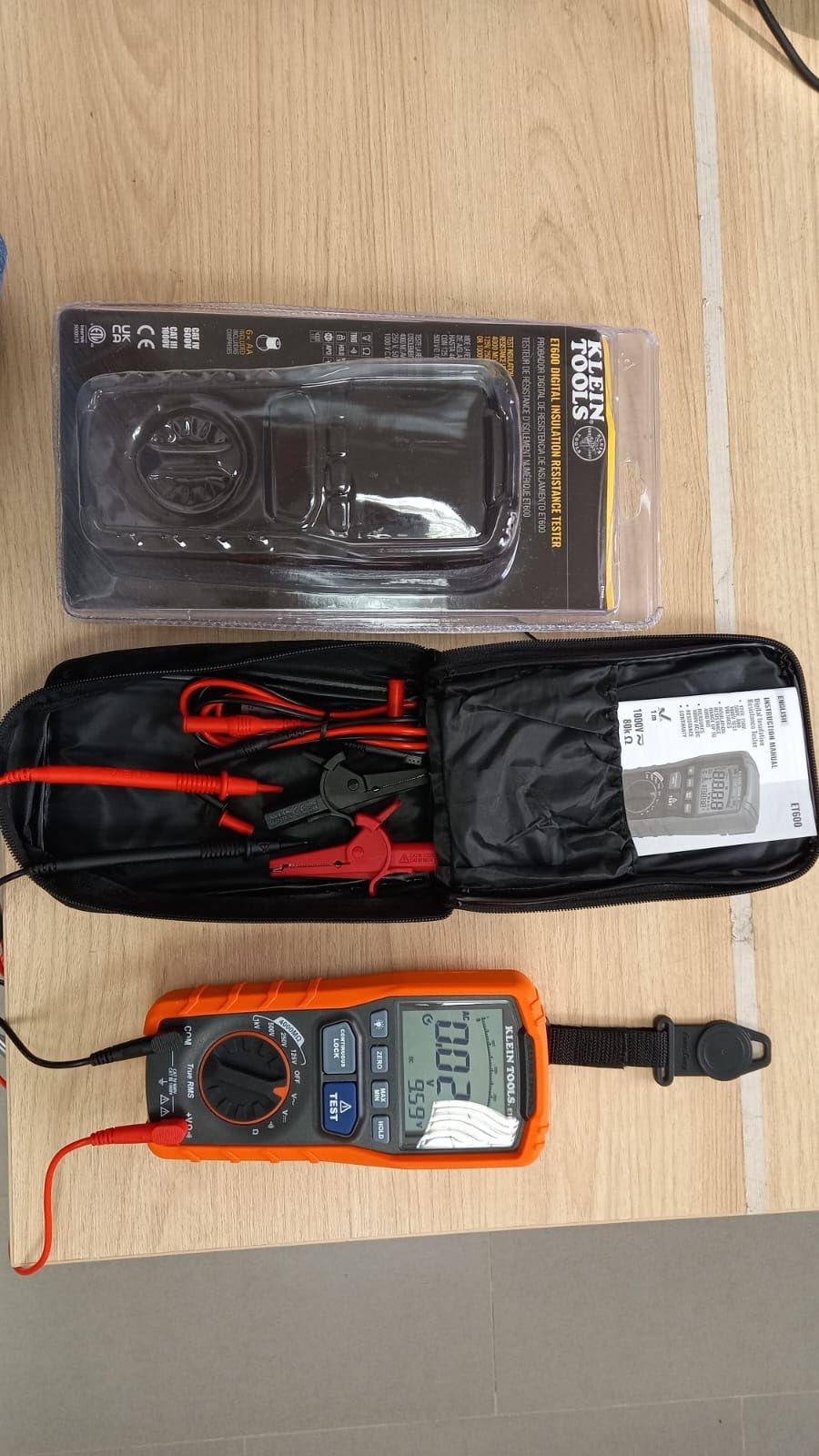 Klein Tools ET600 Multimeter, Megohmmeter Insulation Tester, 4000 Ohms Resistance, 125V/250V/500V/1000V, Auto-Ranging TRMS Multimeter customer photo 1