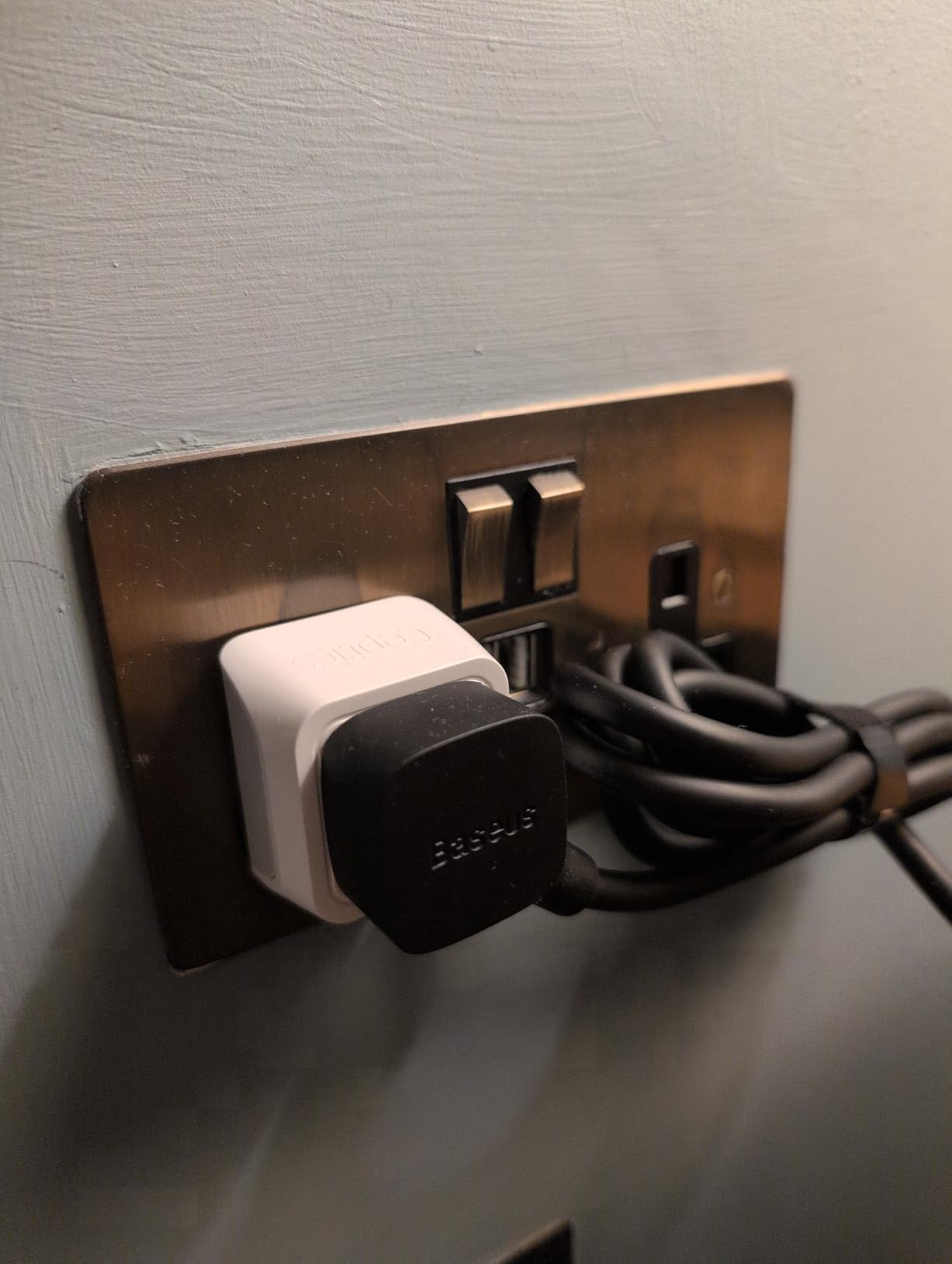 Ceptics 45W Universal Travel Adapter w/ 3 USB-A, 2 USB-C & Universal Input customer photo 2