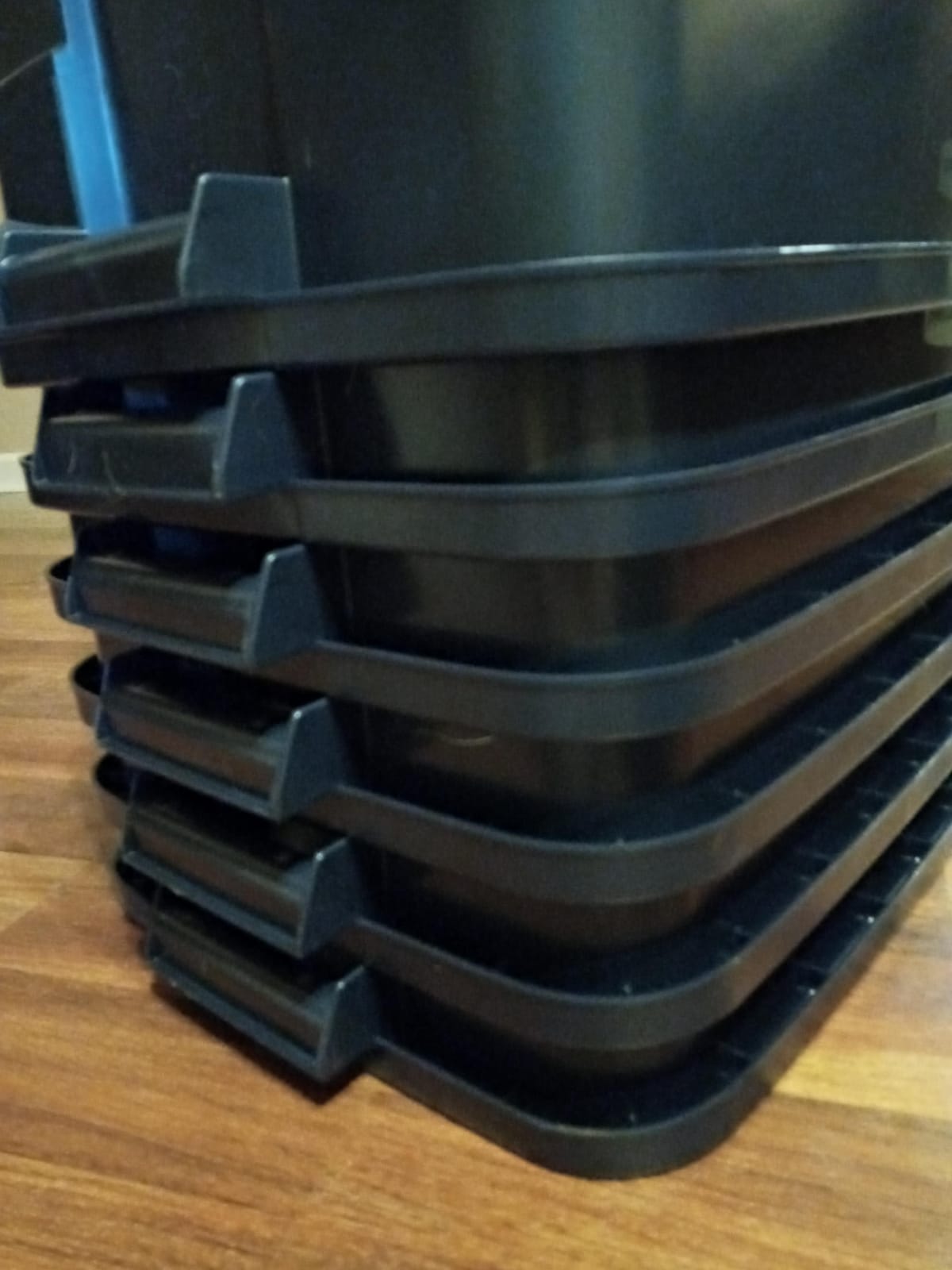 Rubbermaid Roughneck Tote 14 Gal, 6 Pack, Made in USA, Dark Indigo Metallic customer photo 1
