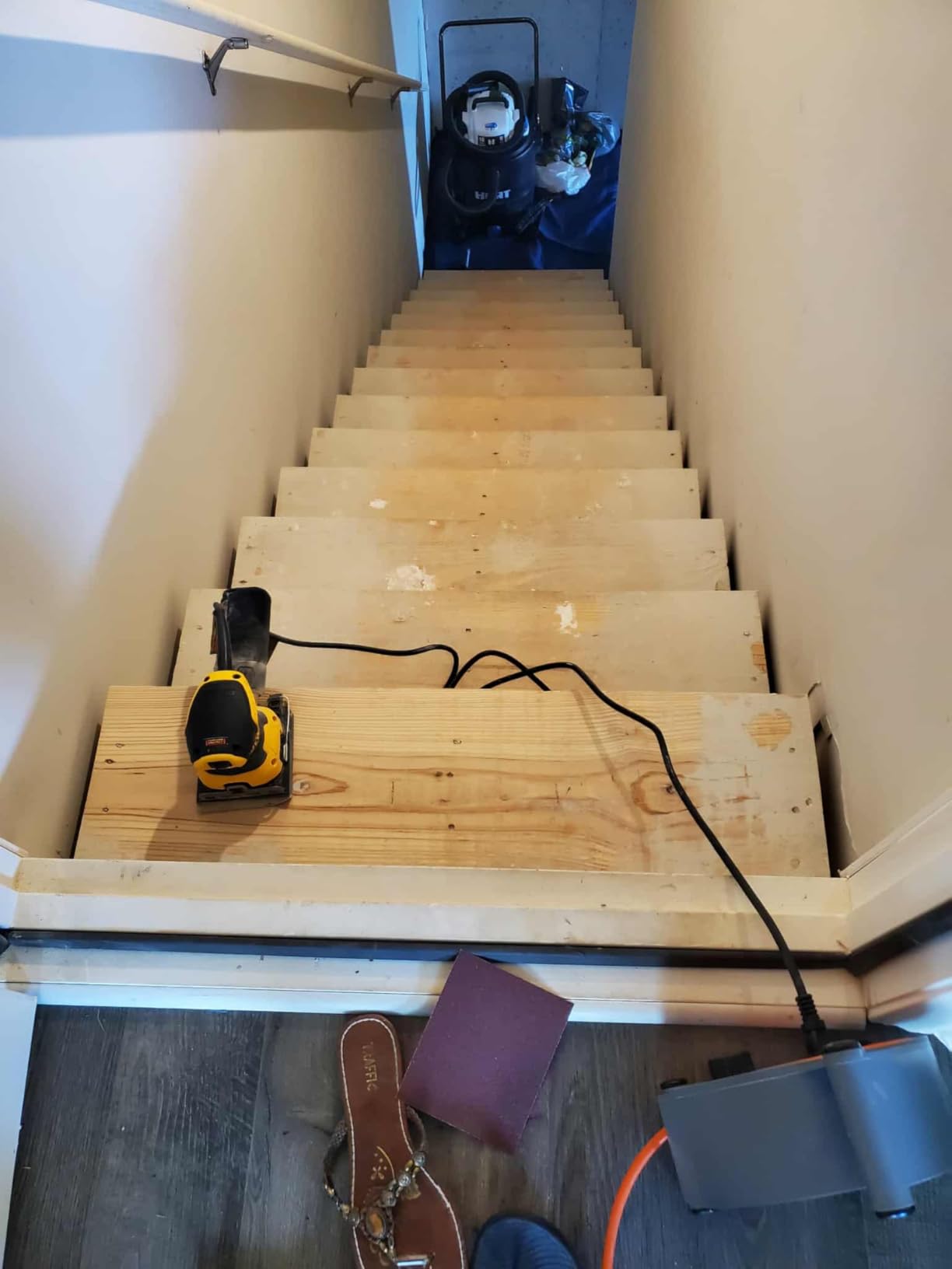 DEWALT Random Orbit Sander, Variable Speed, 5-Inch (DWE6423), Power Source Corded Electric customer photo 1