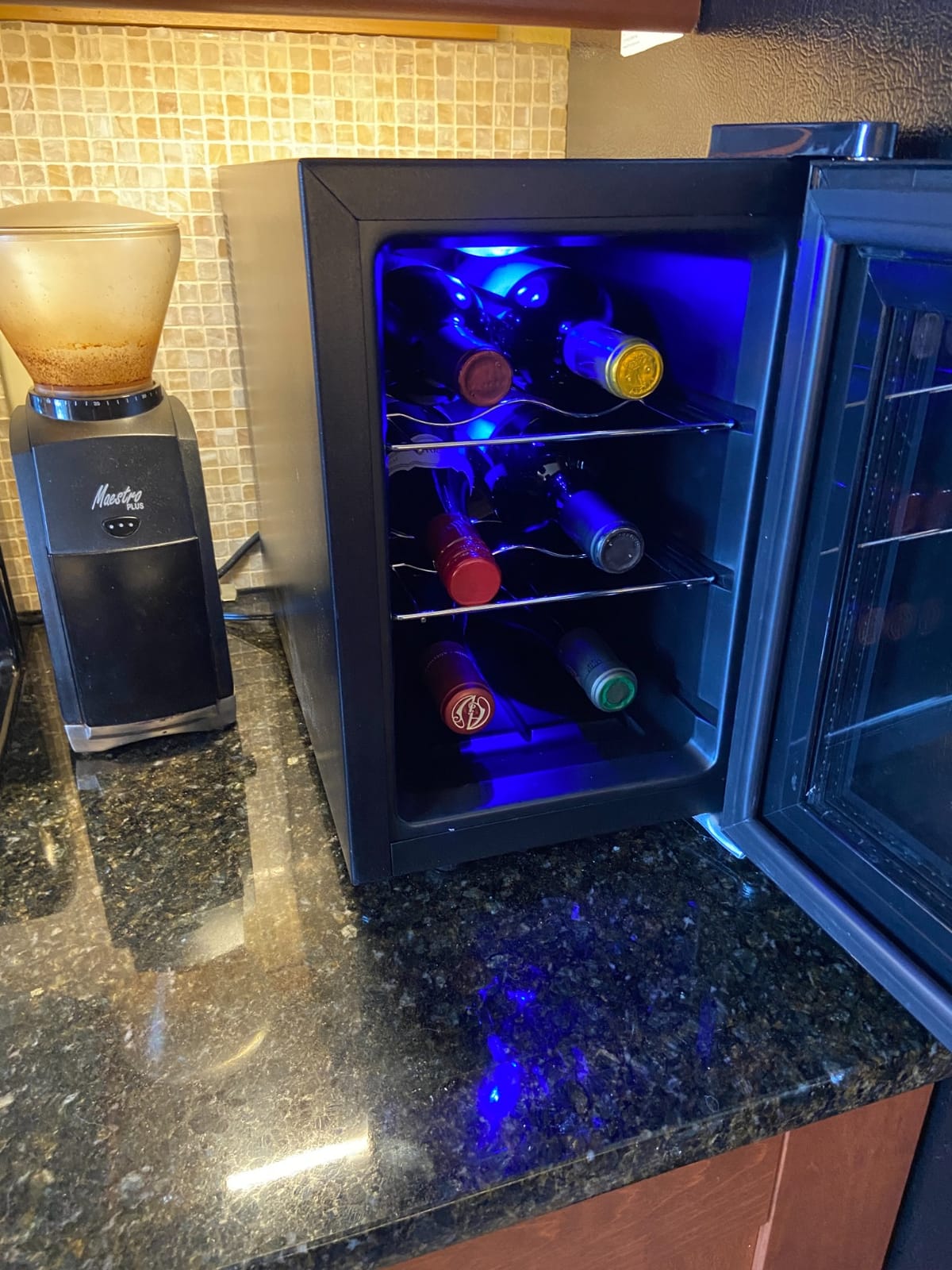 BLACK+DECKER 8-Bottle Thermoelectric Wine Cellar, BD60026, Black | Countertop Mini Fridge with Triple Pane Clear Glass Door, Bar Cabinet with LED Display, Slide-Out Chrome Racks customer photo 1