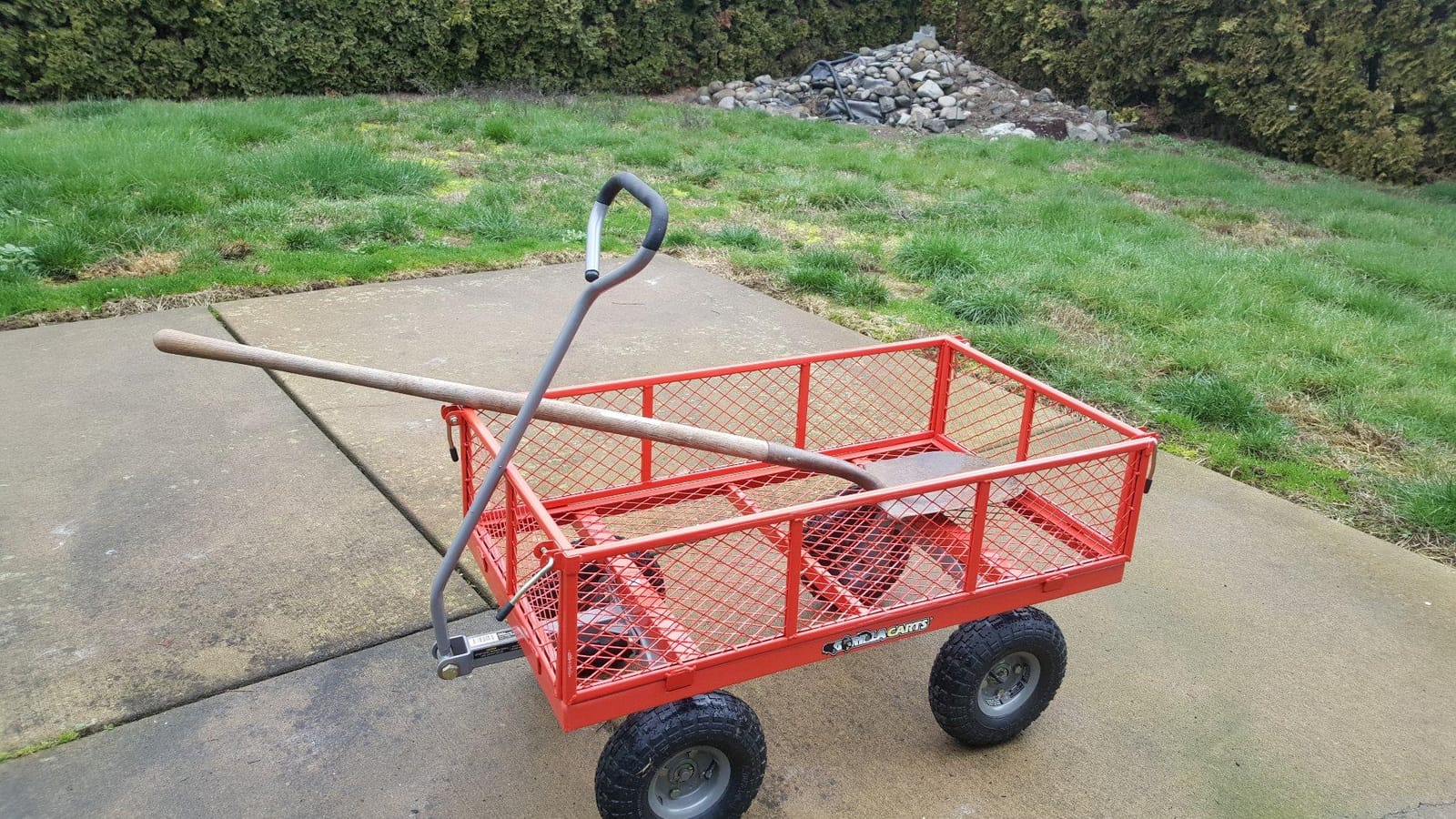 Gorilla Carts Steel Utility Cart, 800 lb Capacity, 4 Cu Ft., Black customer photo 2