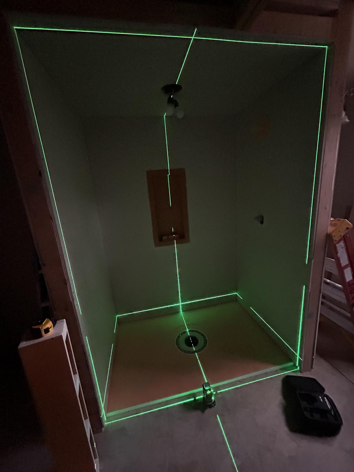 CIGMAN Laser Level Self Leveling 3x360° for Picture Hanging & Construction customer photo 1