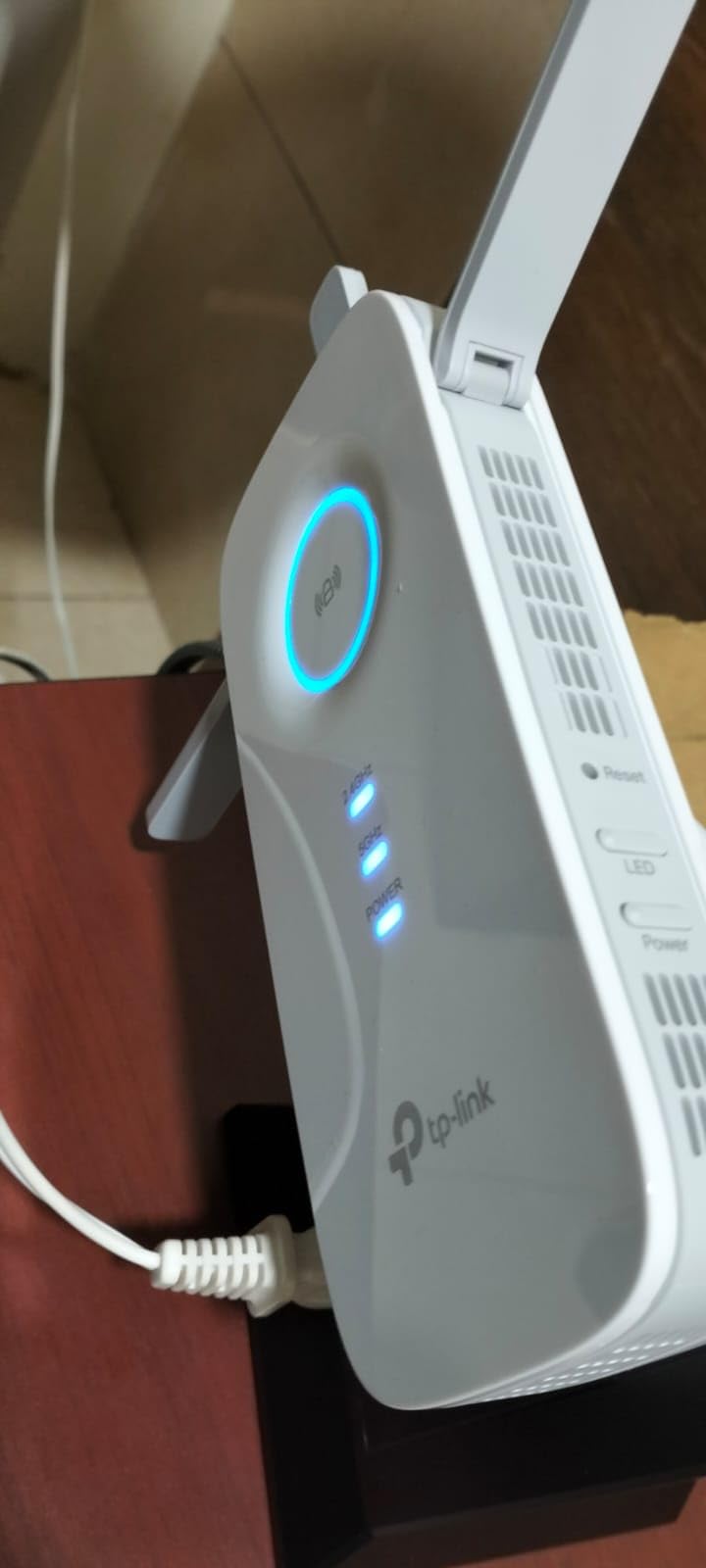 TP-Link AC1900 WiFi Range Extender RE550 | Dual-Band Wireless Repeater Amplifier w/Gigabit Ethernet Port | Up to 2200 Sq. Ft., 32 Devices | Internet Signal Booster | APP Setup | EasyMesh Compatible customer photo 2