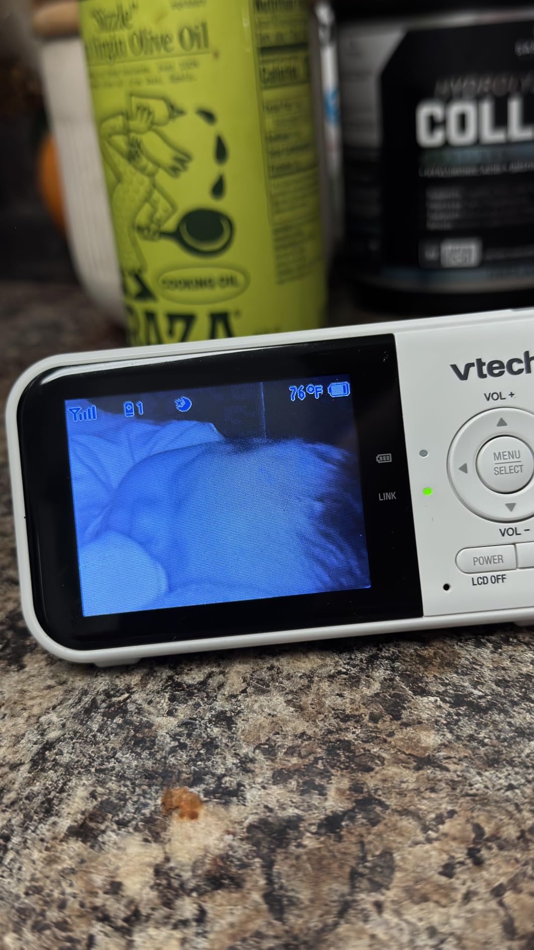 VTech Baby Monitor No WiFi – 19Hr Video Battery, 1000ft Range, Night Vision, Two-Way Talk, Temperature Sensor, Sound-Activated Screen, Lullabies | VM819 customer photo 2