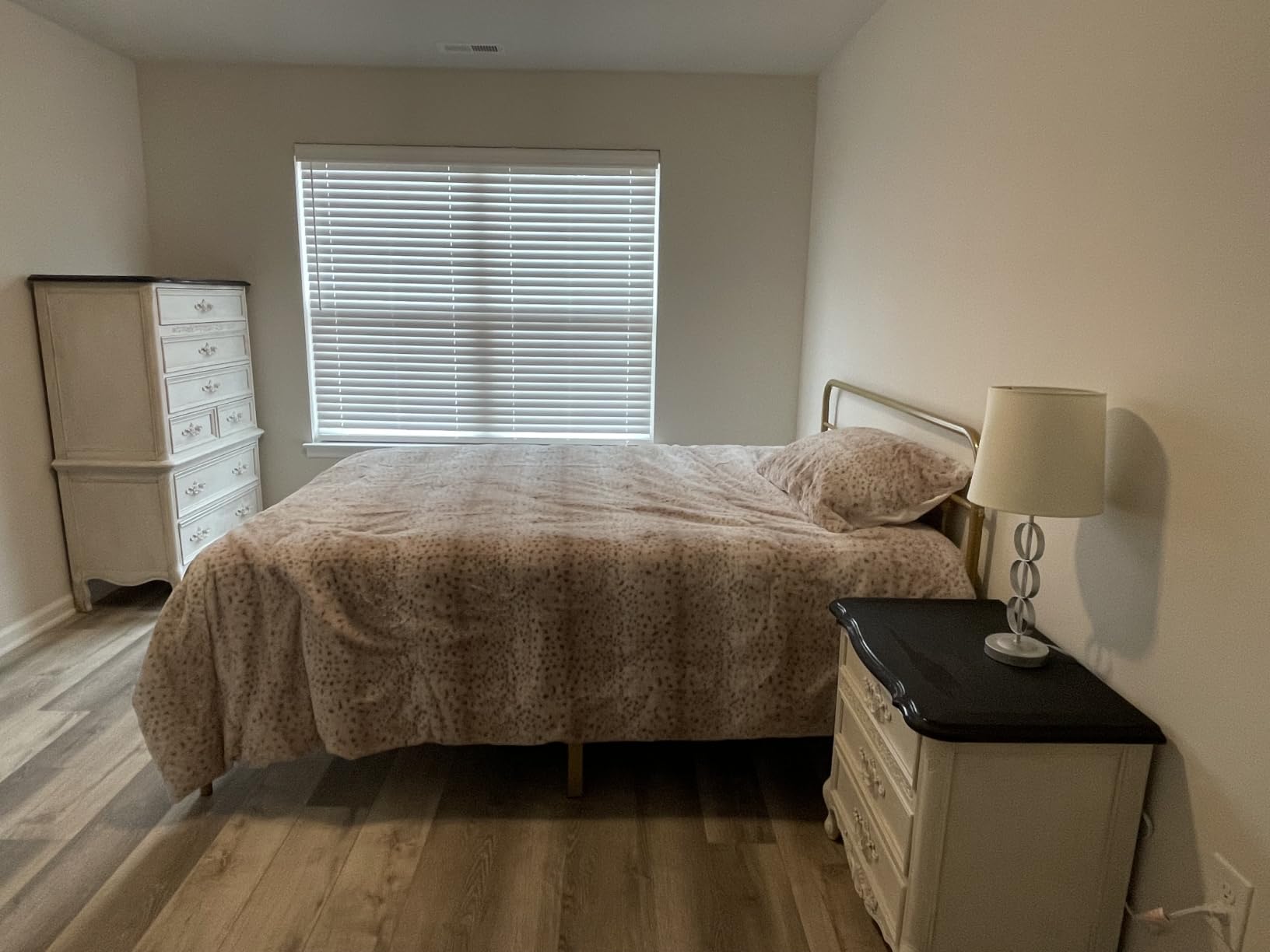 Yaheetech Queen Metal Platform Bed Frame, Victorian Headboard & Footboard customer photo 2