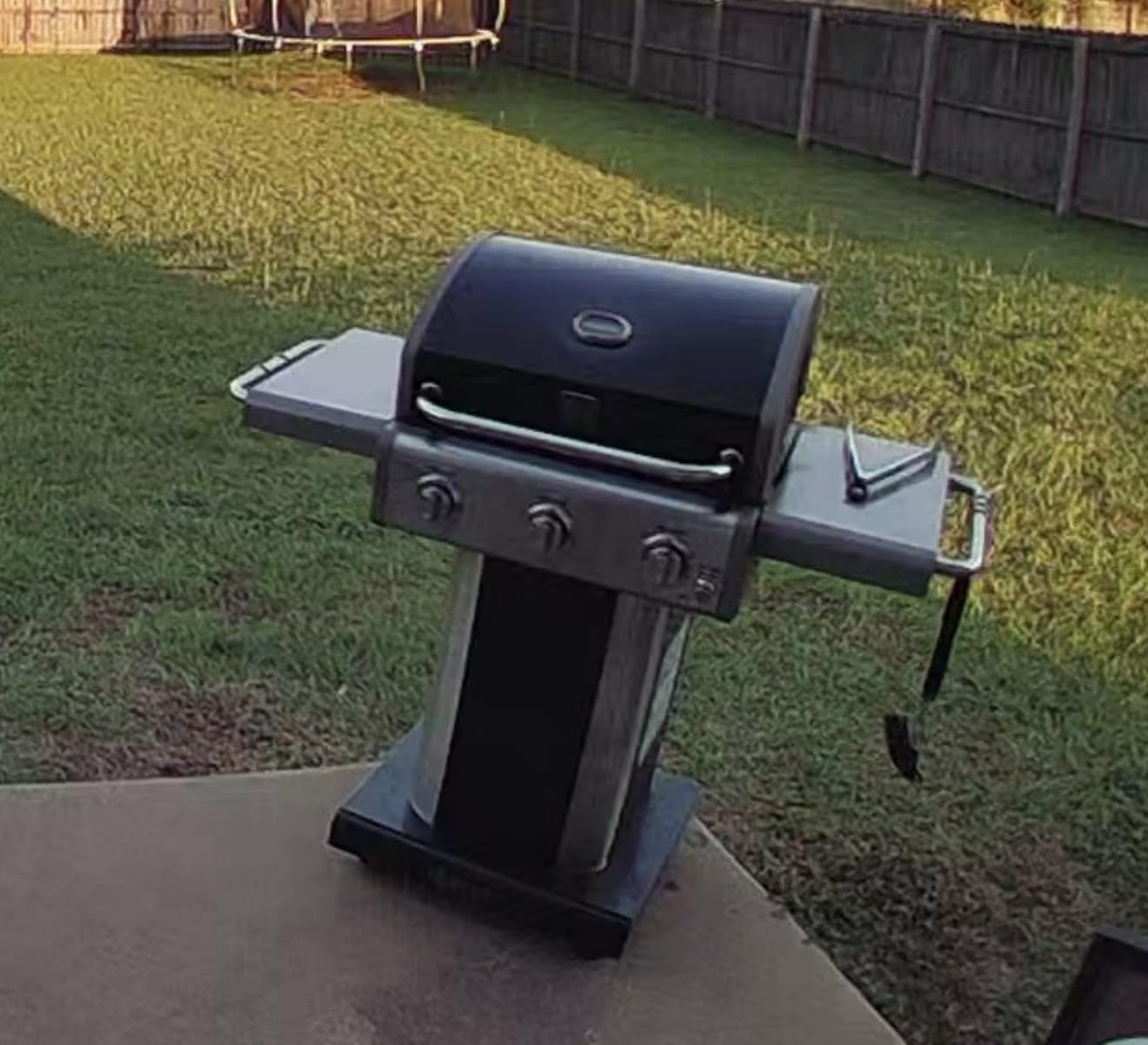 Kenmore 3-Burner Propane BBQ Grill, 30,000 BTUs Gas Grill with Cast Iron Cooking Grates, Folding Side Tables & Wheels, Outdoor Grill with Tool Hooks, Azure Blue customer photo 2