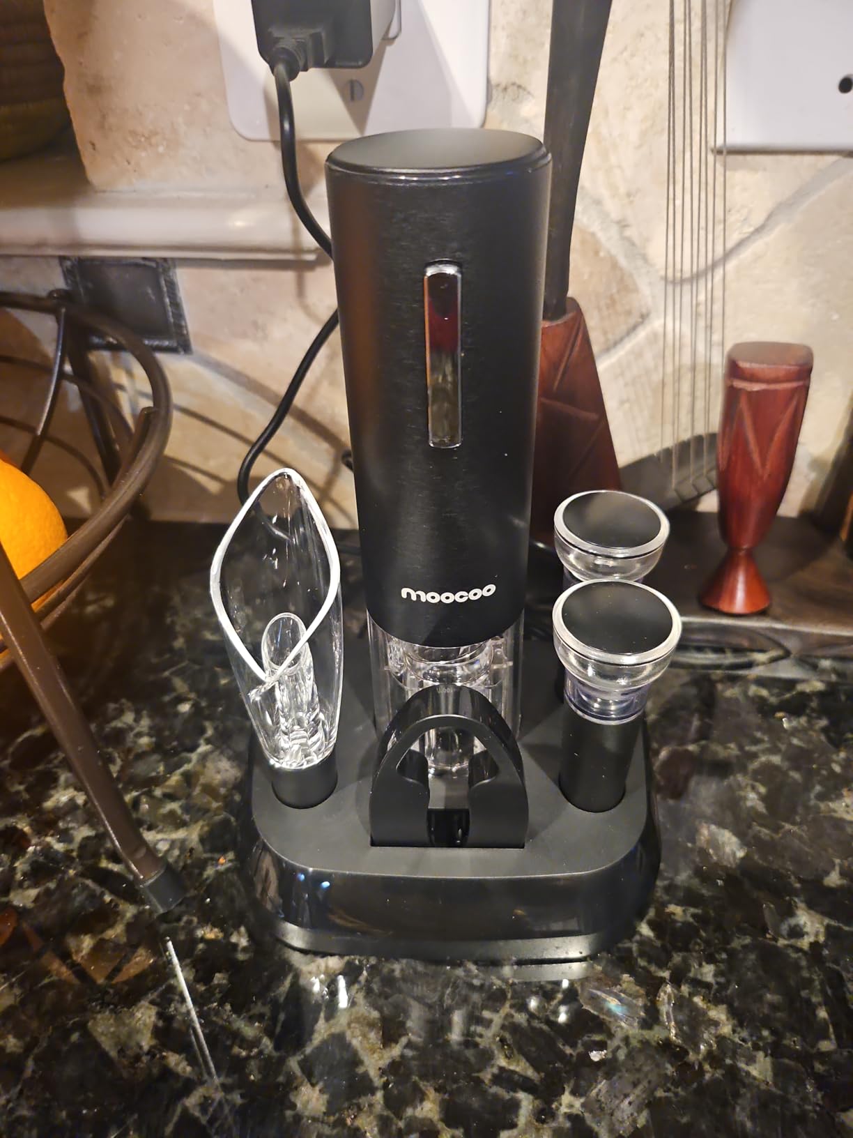 Moocoo Electric Wine Opener with Charging Base, Cordless Electric Wine Bottle Opener with 2-in-1 Aerator & Pourer, Foil Cutter, 2 Vacuum Preservation Stoppers, Display Charging Station for Easy Storage customer photo 2