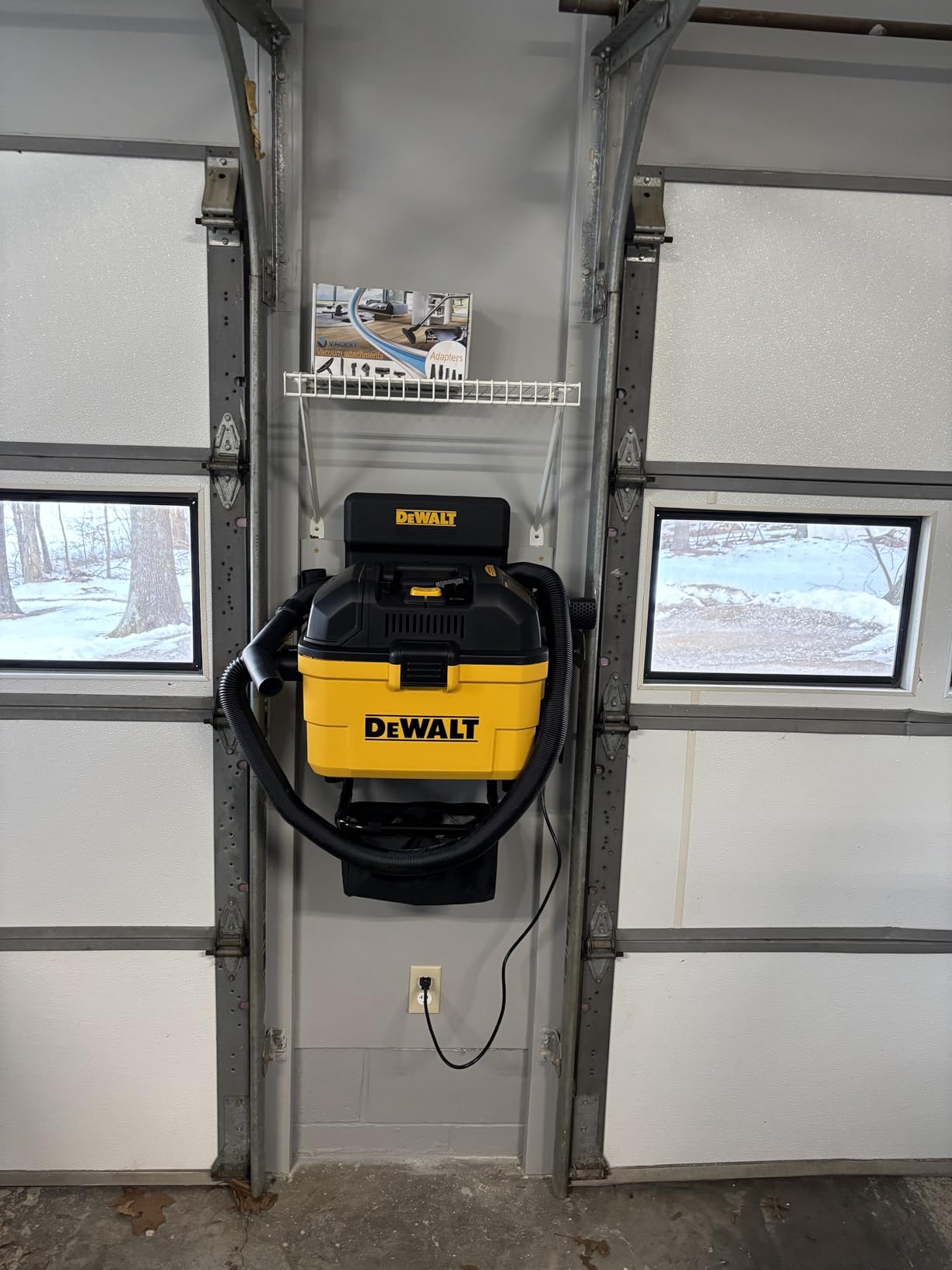 DEWALT Portable 6 Gallon 5 Horsepower Wall-Mounted Garage Wet Dry Vacuum Cleaner DXV06G customer photo 1