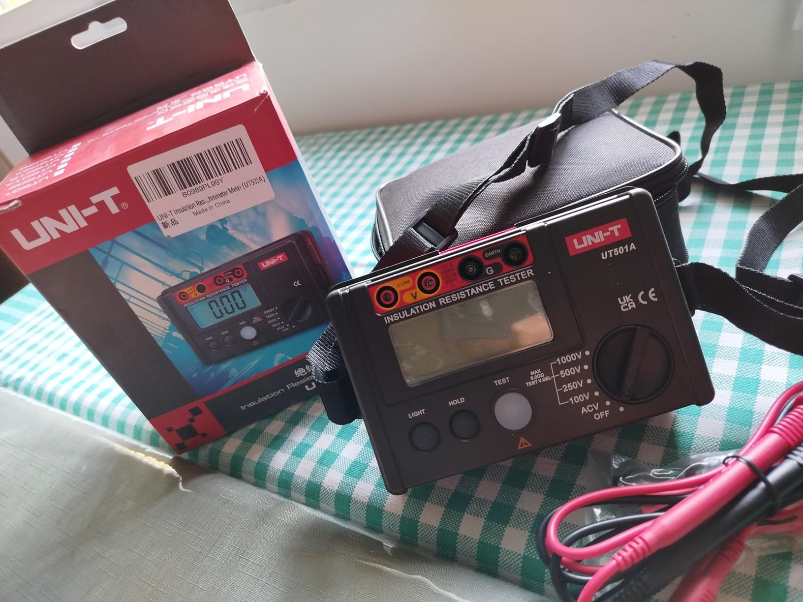 UNI-T 1000V Megohmmeter Insulation Tester, Ground Resistance Meter customer photo 1
