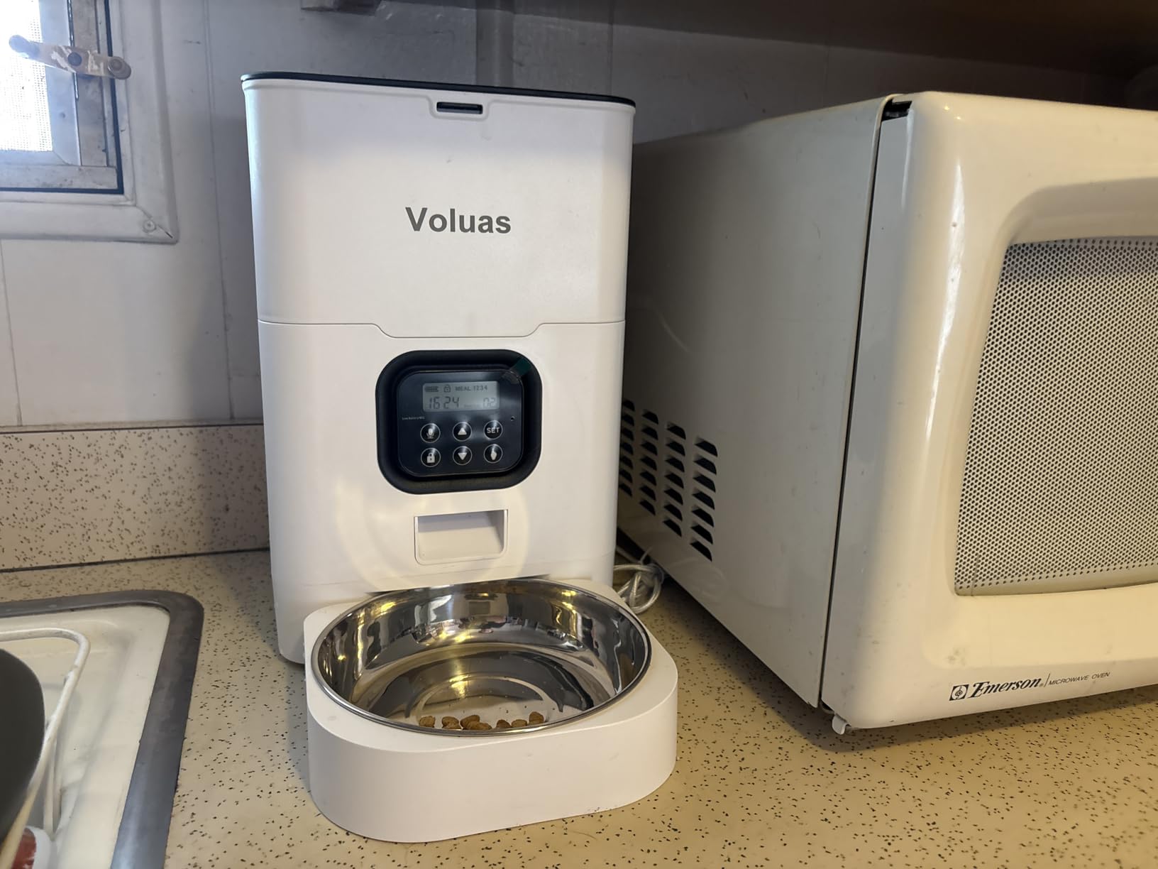 VOLUAS Automatic Cat Feeder, 4L Timed Dry Food Dispenser for Cats & Dogs - Programmable Portion Control, Up to 4 Meals Daily, Dual Power Supply, Power-Off Memory, 10-Second Voice Recorder customer photo 2