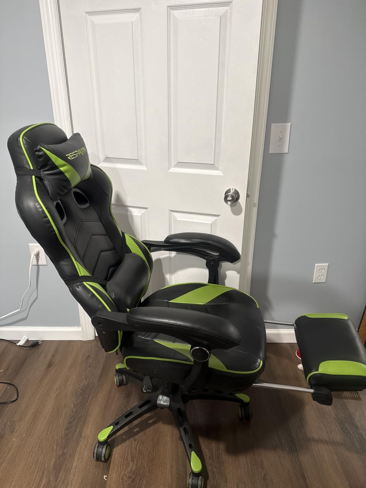 Respawn 110 Gaming Chair, Ergonomic Office Chair with Headrest customer photo 1