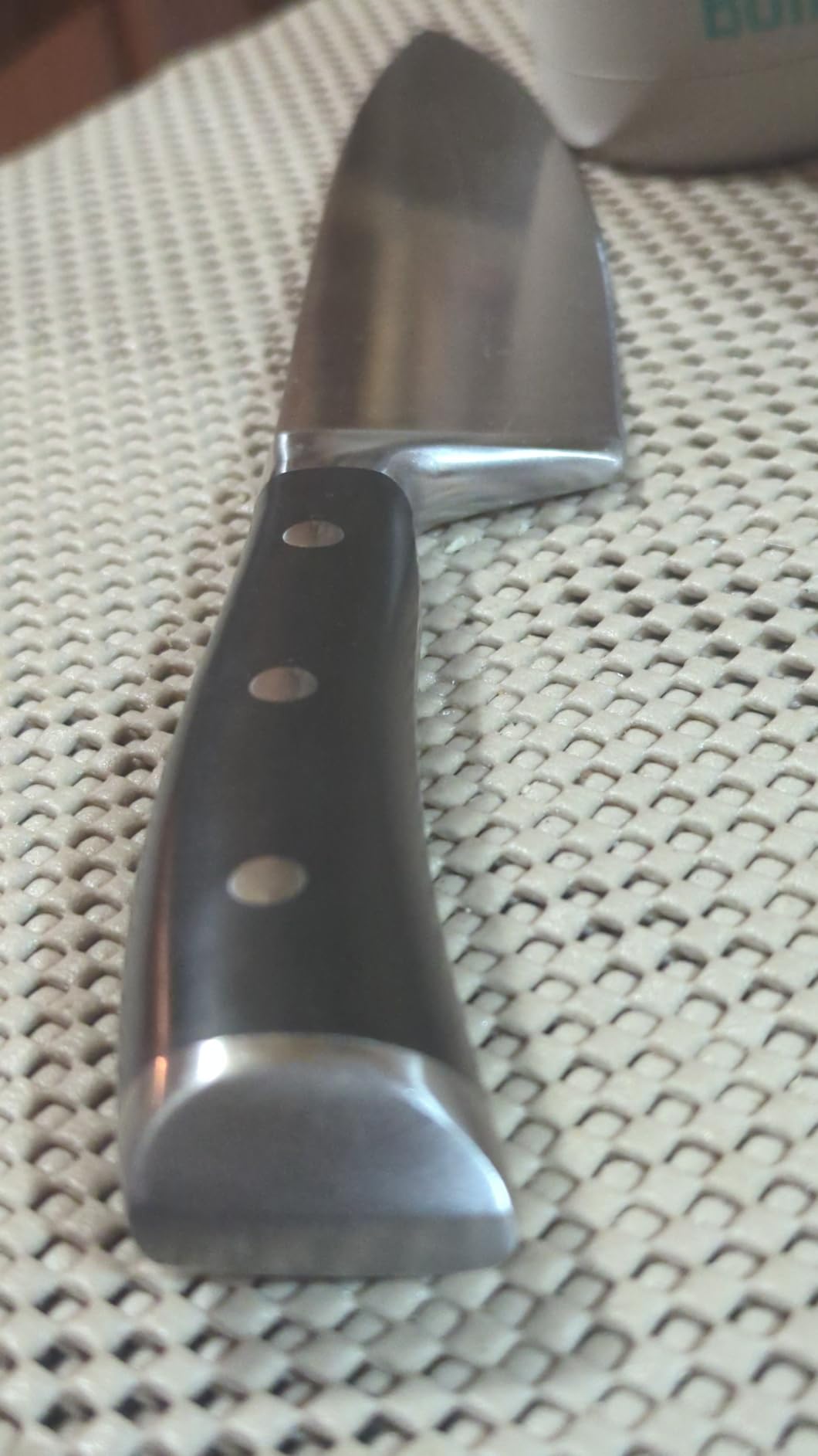 Amazon Basics Classic 8-inch Full Tang High Carbon Stainless Steel Chef's Knife, Multipurpose Kitchen Knife with Three Rivets, Silver customer photo 2