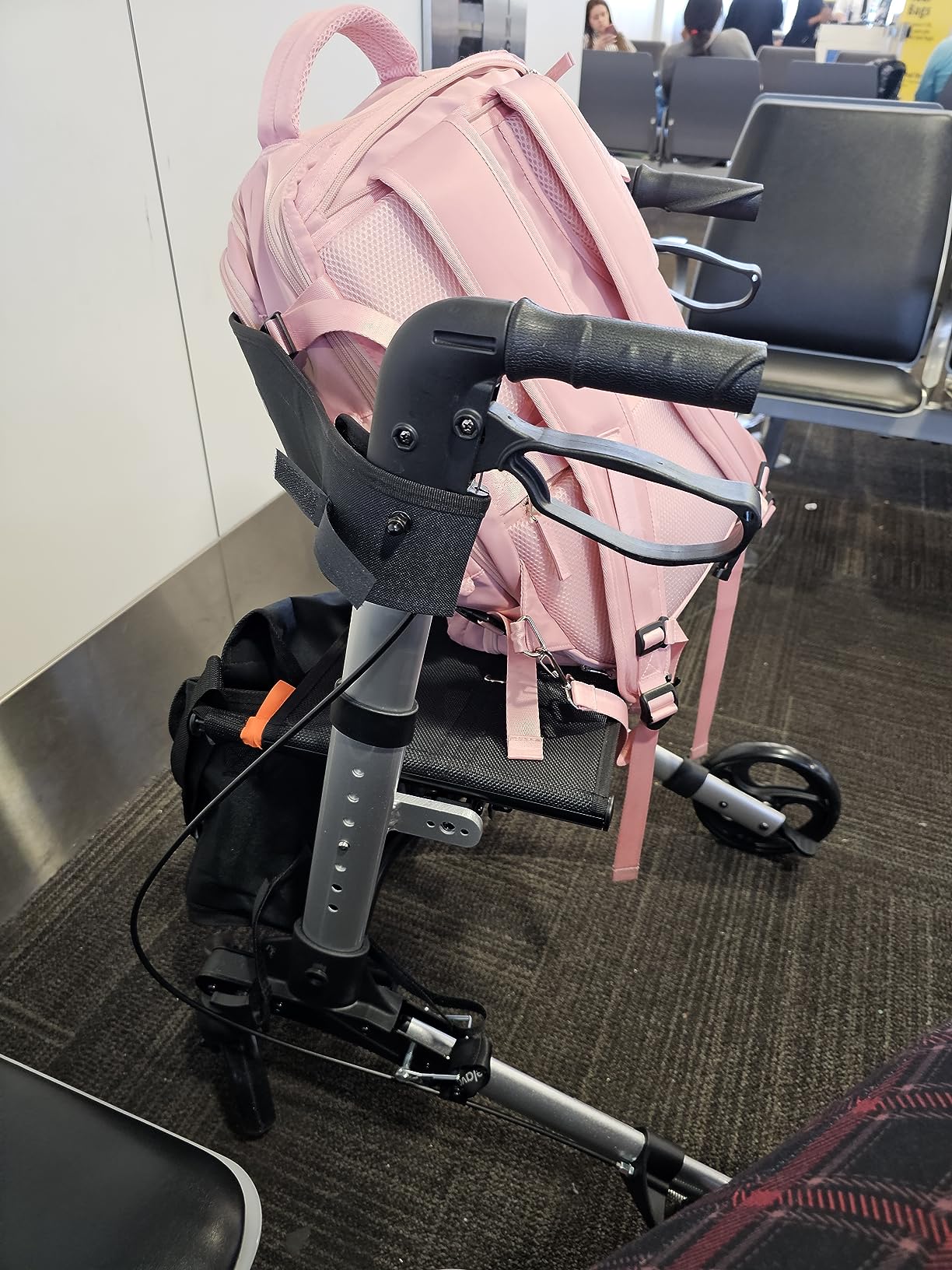 Helavo Foldable Lightweight Rollator Walker with Seat, 360° Swivel Wheels customer photo 1
