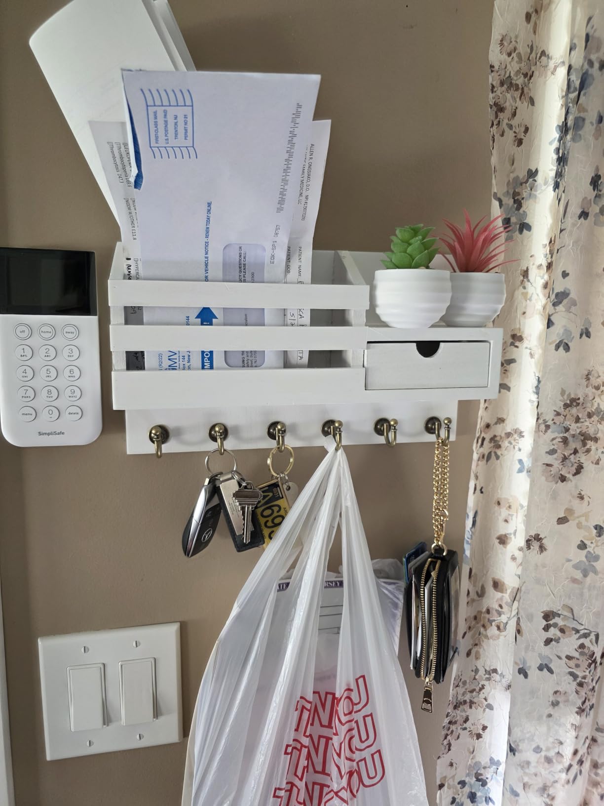 FifthQuarter Key Holder Wall Mount with Drawer and 6 Sturdy Hooks, A-Black customer photo 1