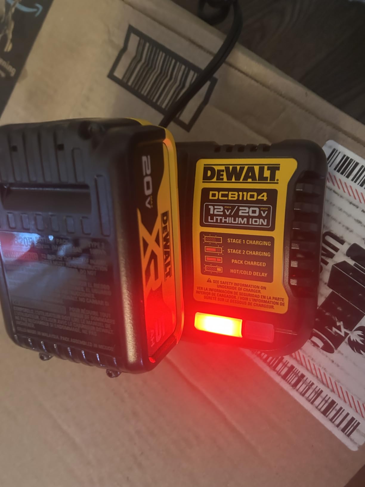 DEWALT 20V MAX Cordless Impact Wrench with Hog Ring Anvil, Brushless High Torque 1/2 Impact Gun, 4-Mode Speed, Includes Battery, Charger and Kit Bag (DCF900P1) customer photo 2