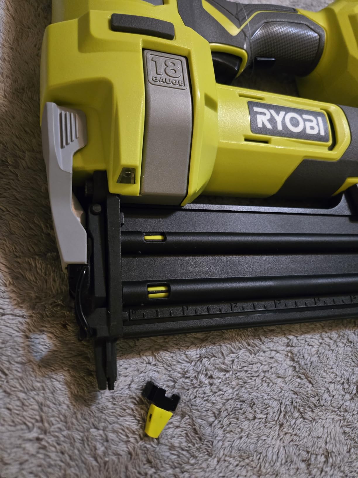 Ryobi 18V ONE+ 18-Gauge Cordless Airstrike Brad Nailer (Tool Only) P321 customer photo 2