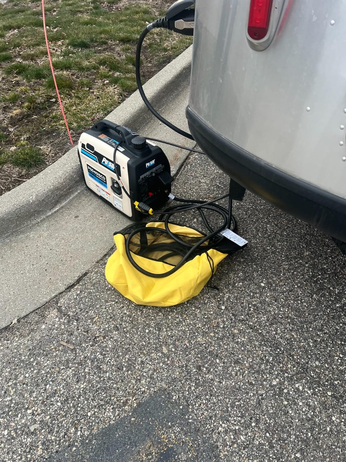 Pulsar PGD40ISCO Ultra Light Quiet 4000W Portable Gas Inverter Generator, white customer photo 2