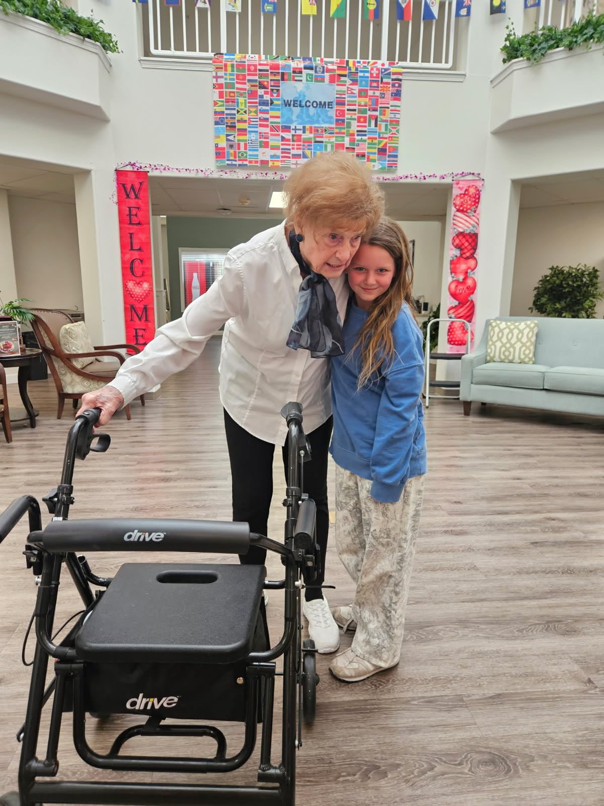 Helavo Upright Walker with Seat, Foldable Stand Up Walker with Rubber Tires customer photo 2
