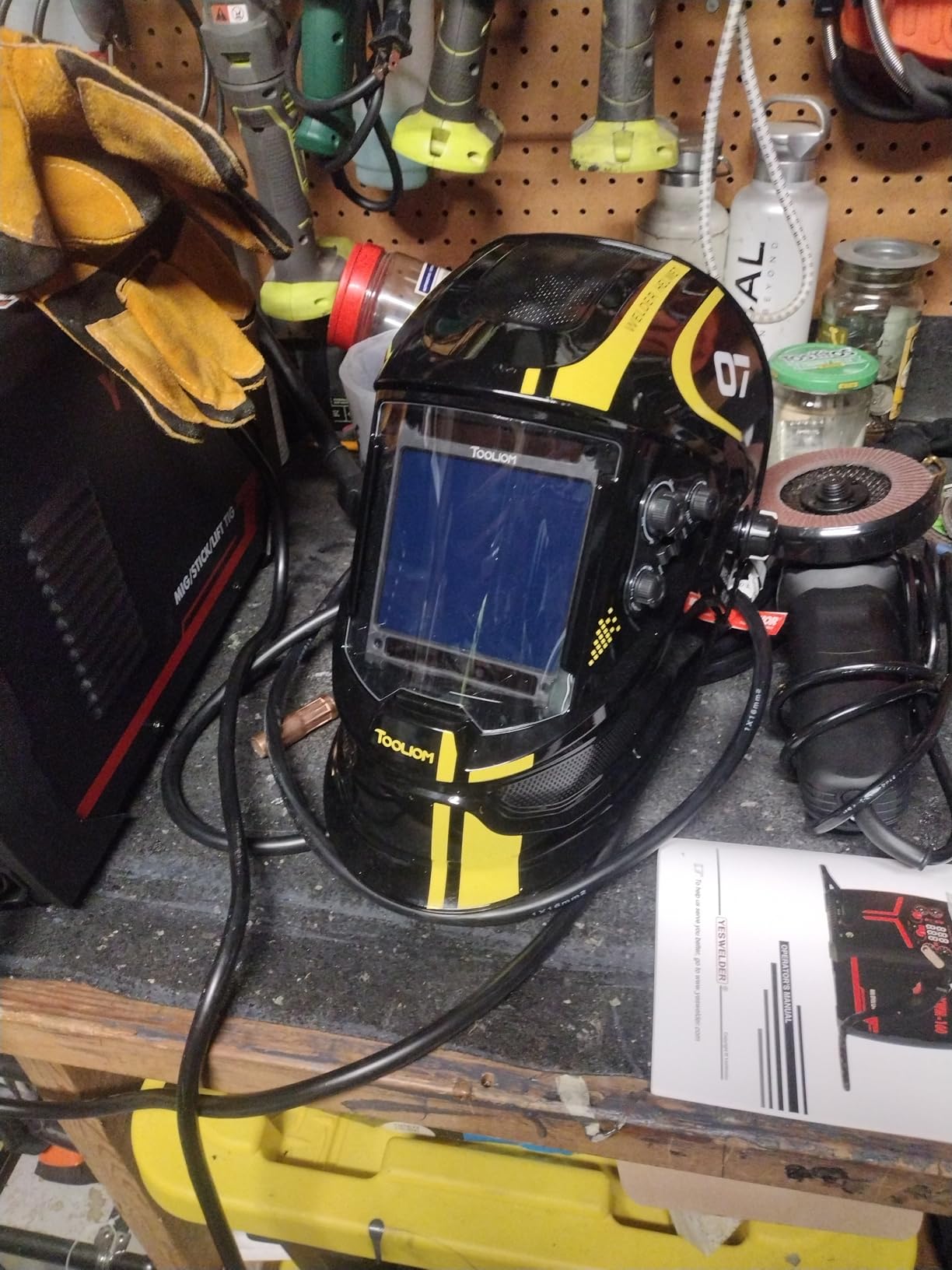 TOOLIOM Auto-Darkening True Color Welding Helmet with 3.94 x 3.66 View customer photo 1